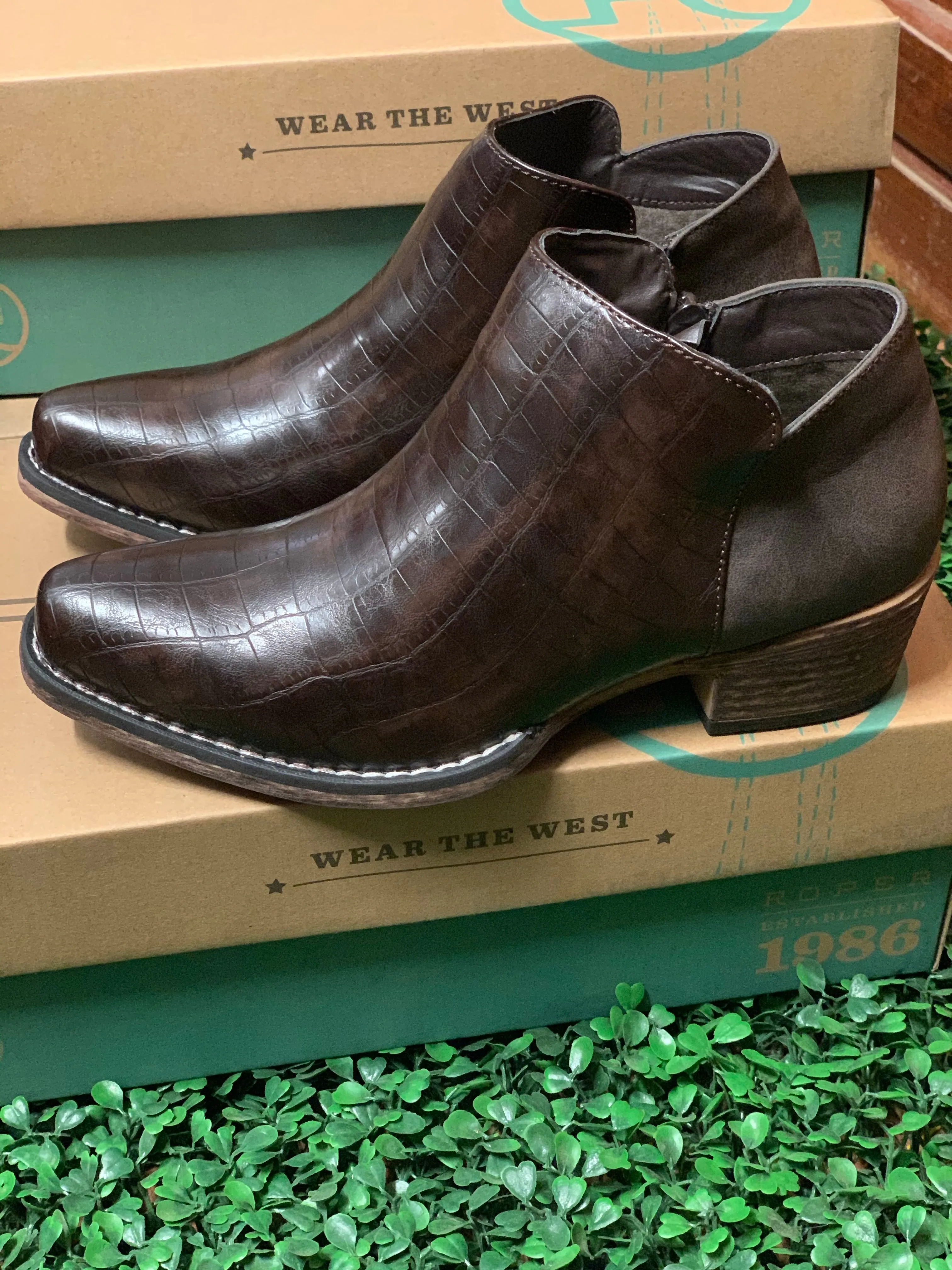 09-021-1567-2511 Roper Women’s Sofia Caiman - Brown