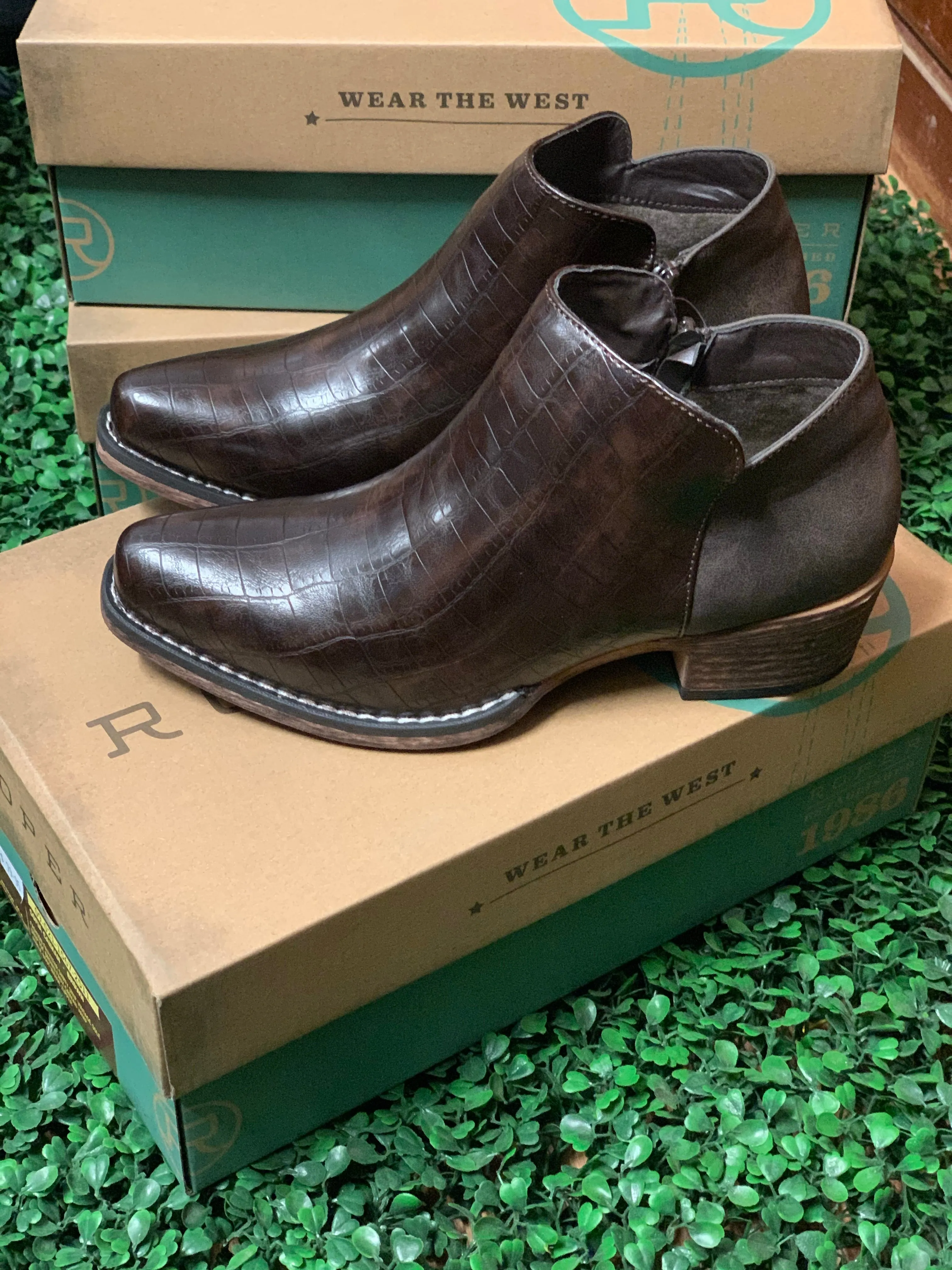 09-021-1567-2511 Roper Women’s Sofia Caiman - Brown