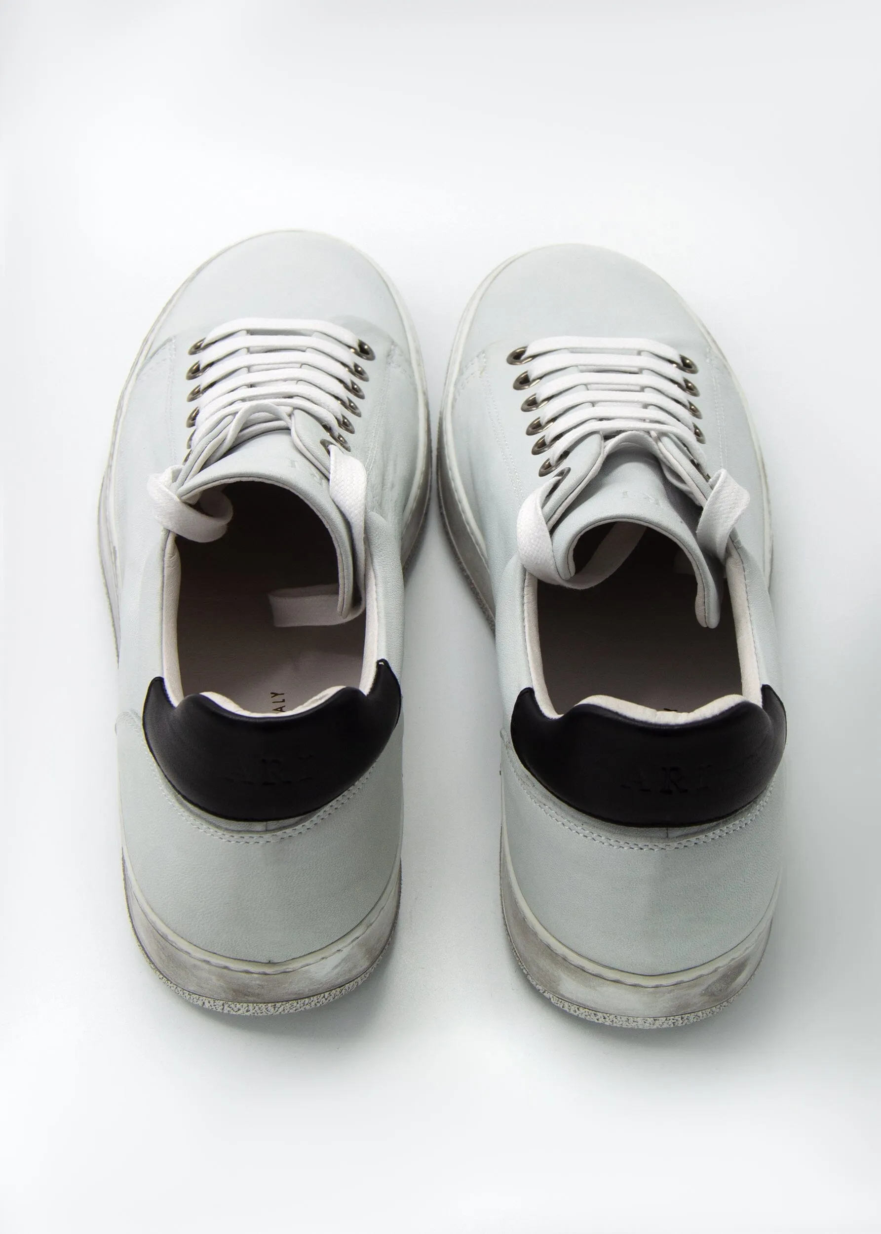 7660 LOW TOP SNEAKER
