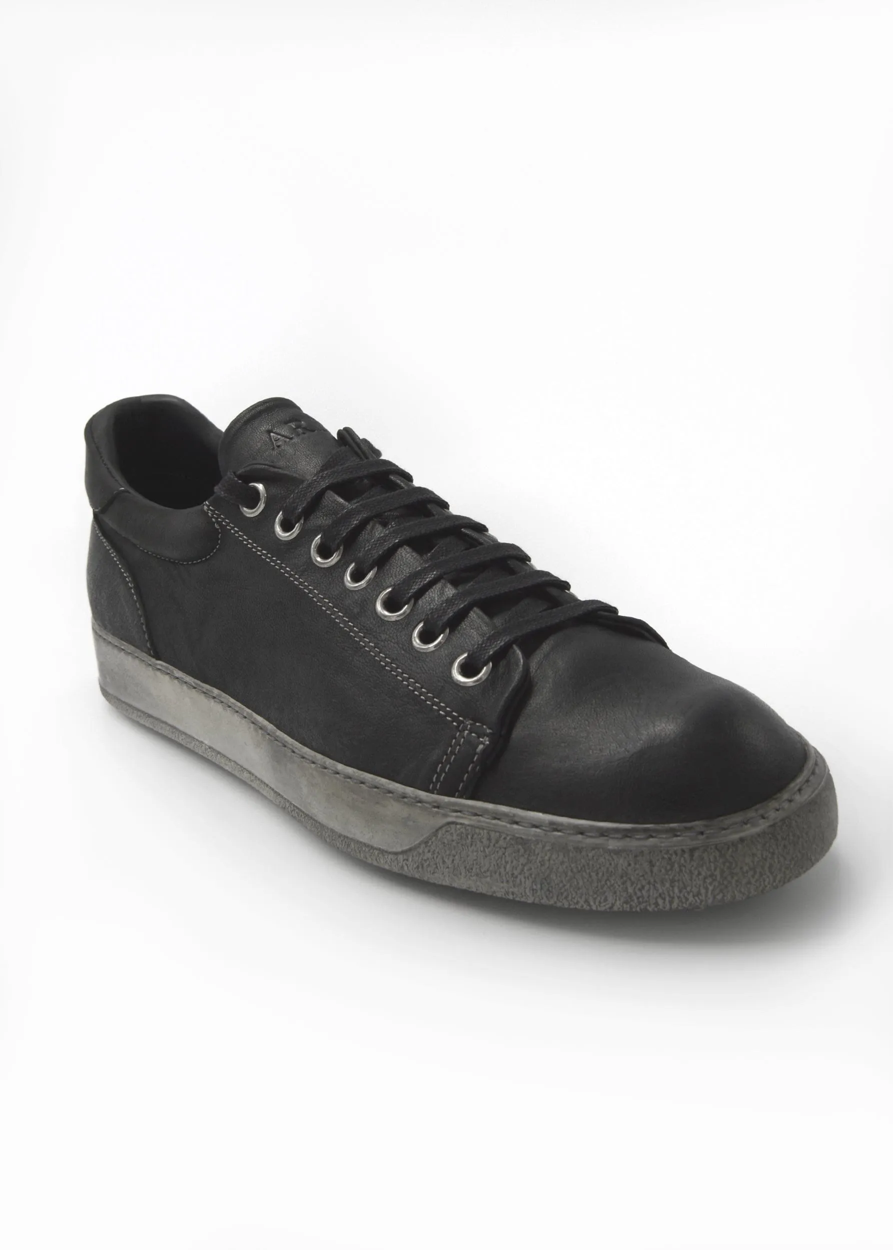 7660 LOW TOP SNEAKER