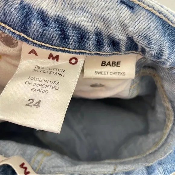 AMO Babe Sweet Cheeks Raw Hem Ankle Jeans Light Wash {OO3}
