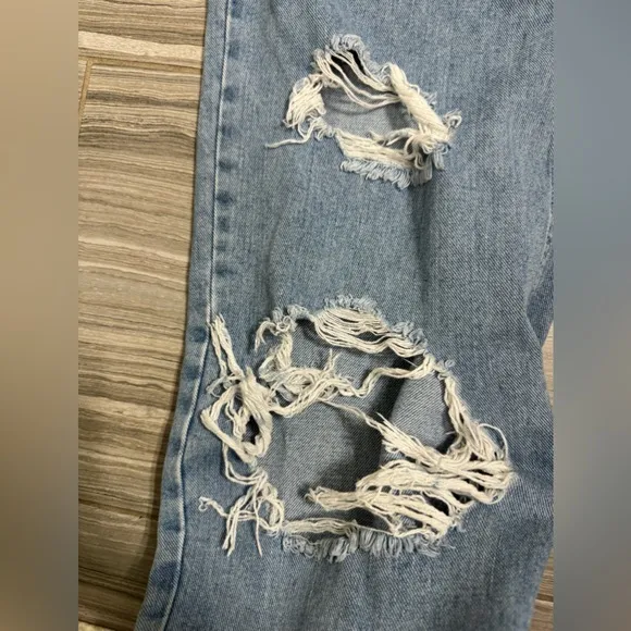 BDG Urban Outfitters Distressed High Rise Baggy Light Wash Denim Jeans- Size