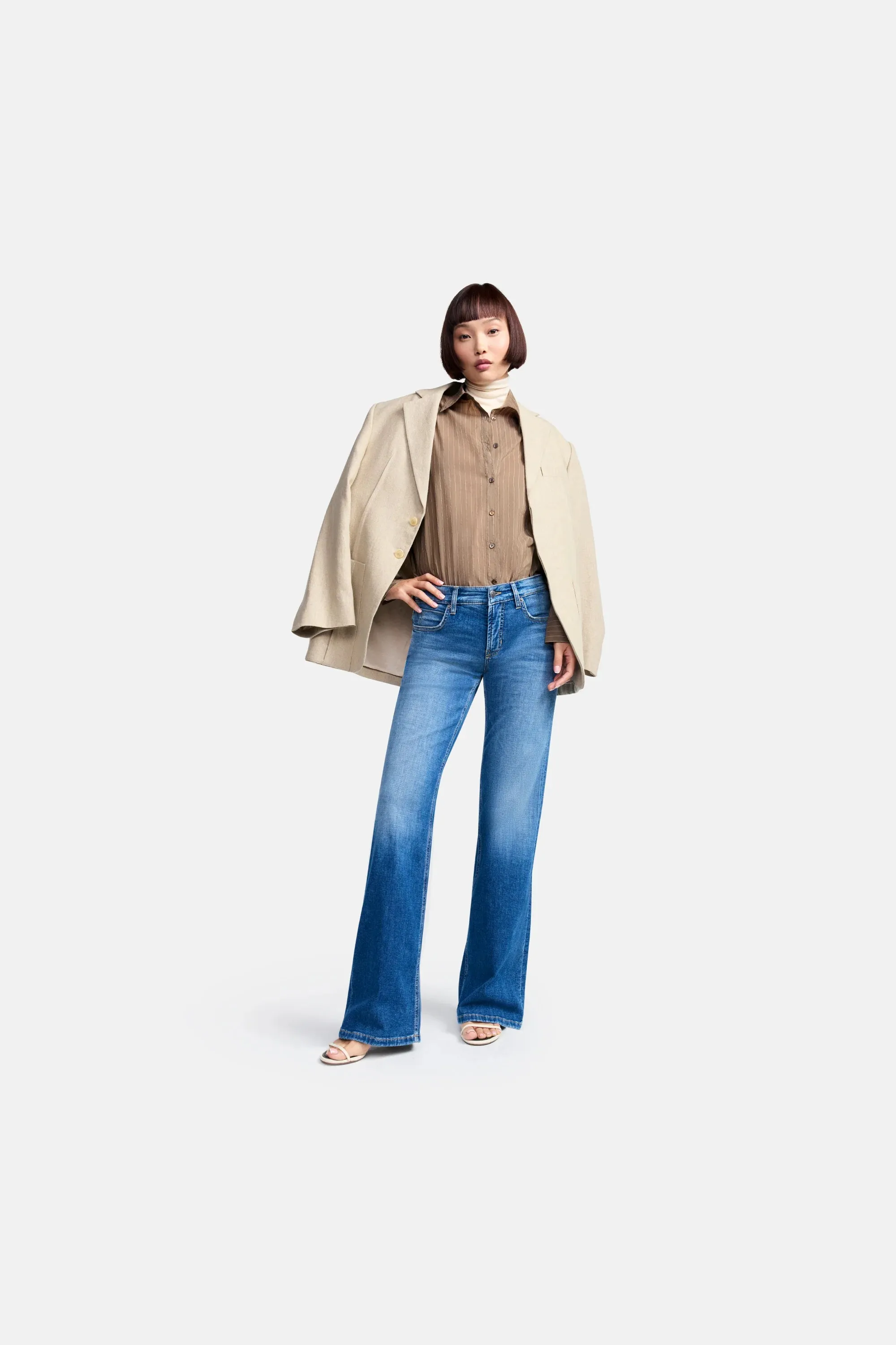 Cambio Tess Wide Leg Ny blå jeans med vide rette ben