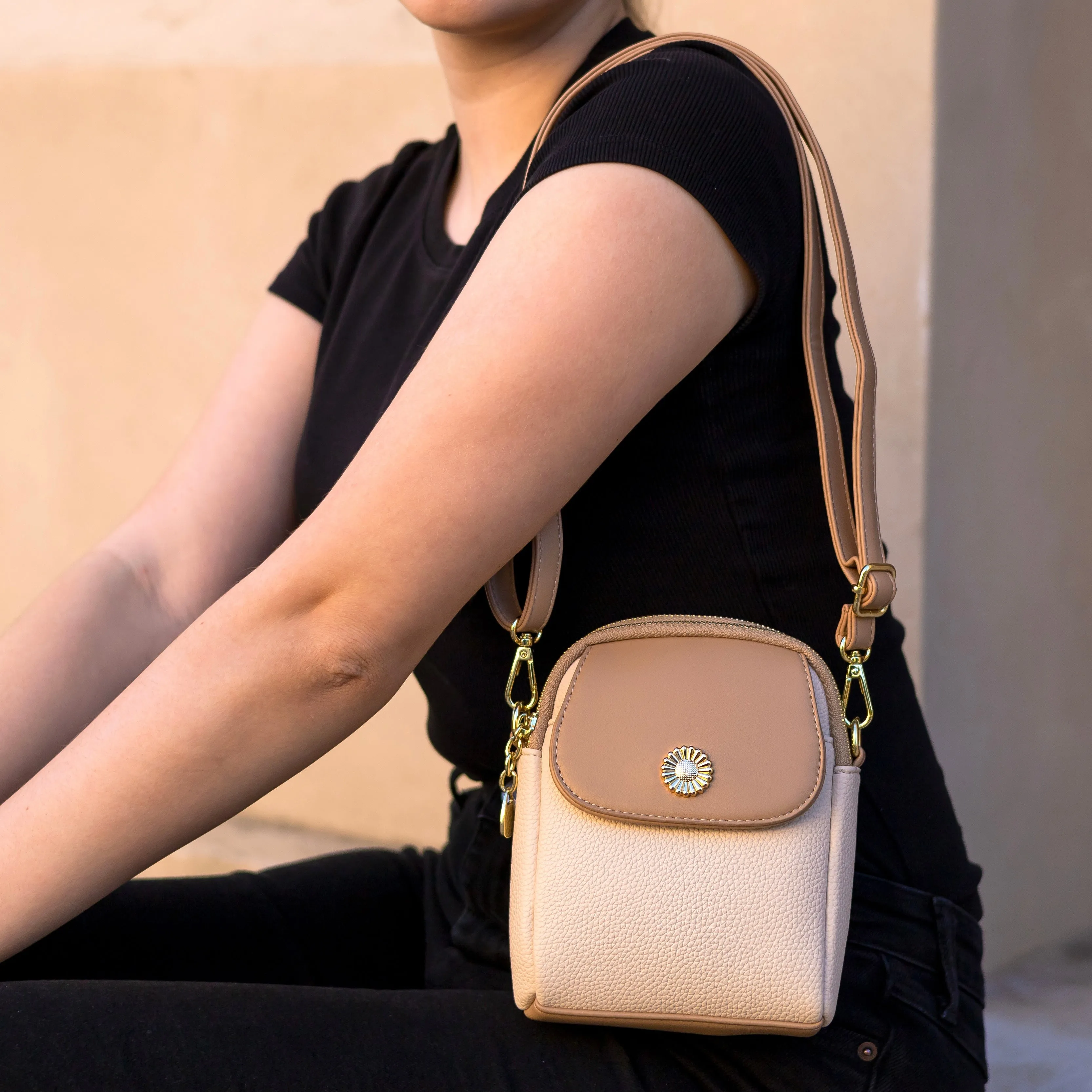 Daisy Phone Bag