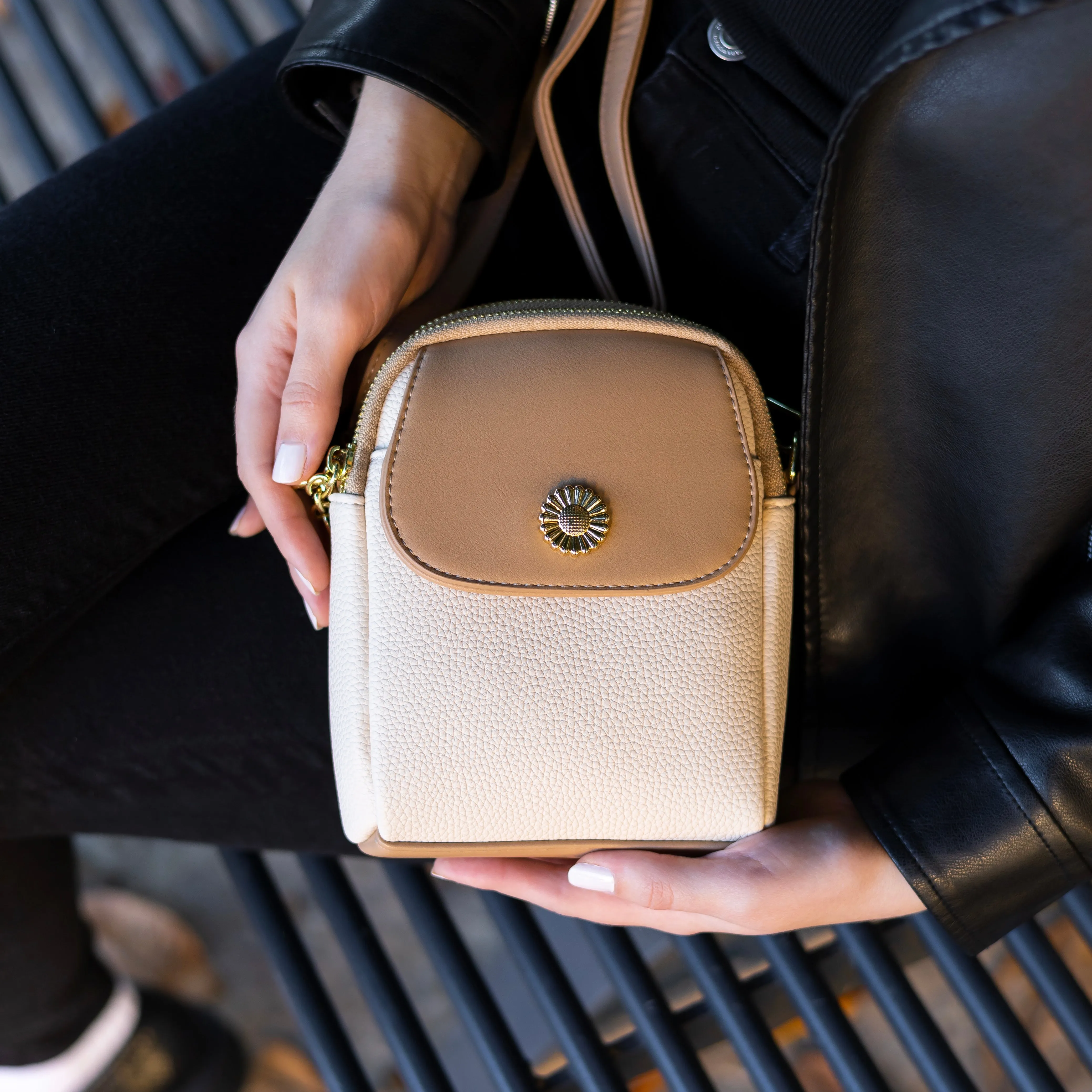 Daisy Phone Bag