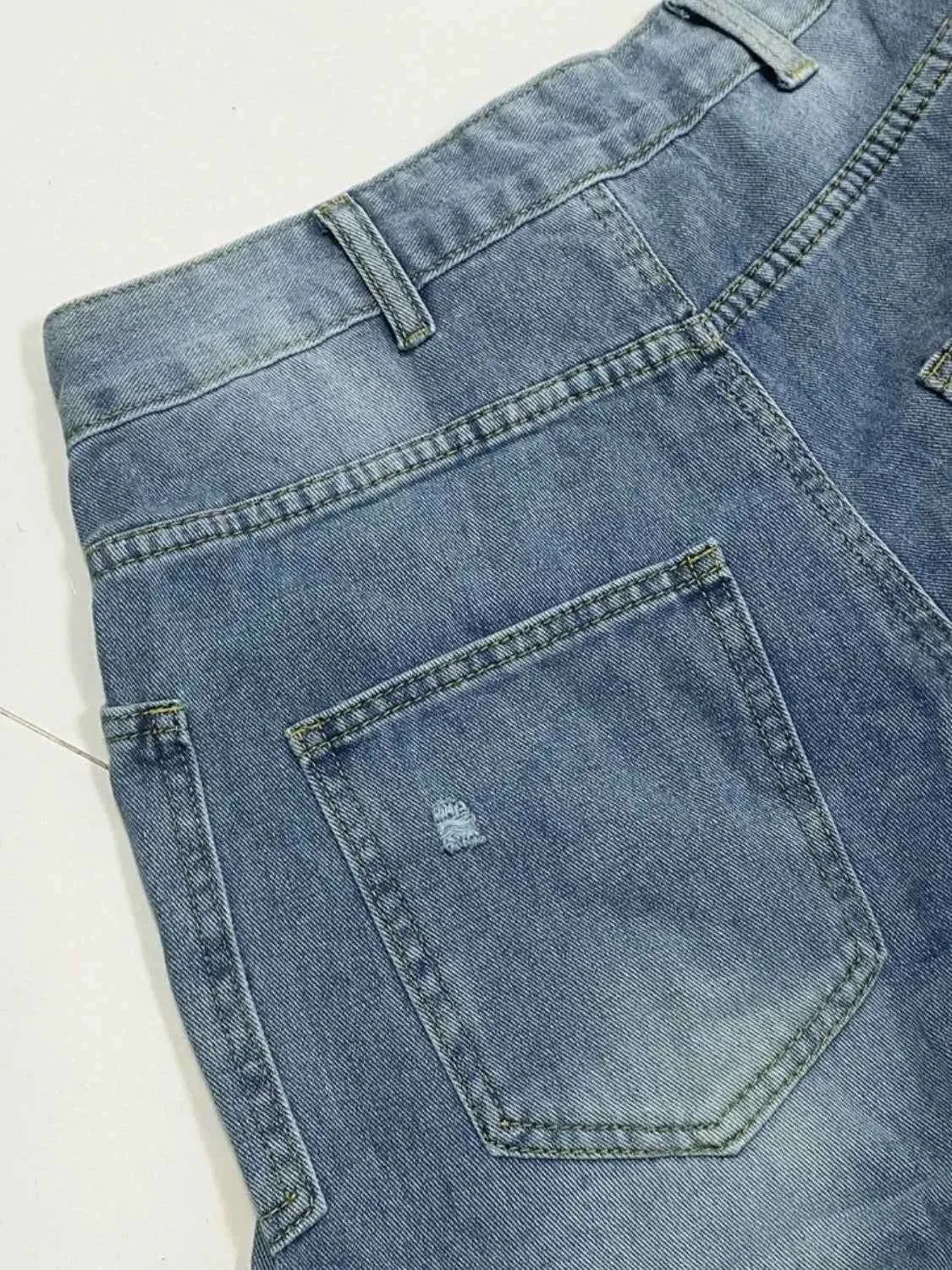 Distressed Jeans with Pockets for a Stylish Look