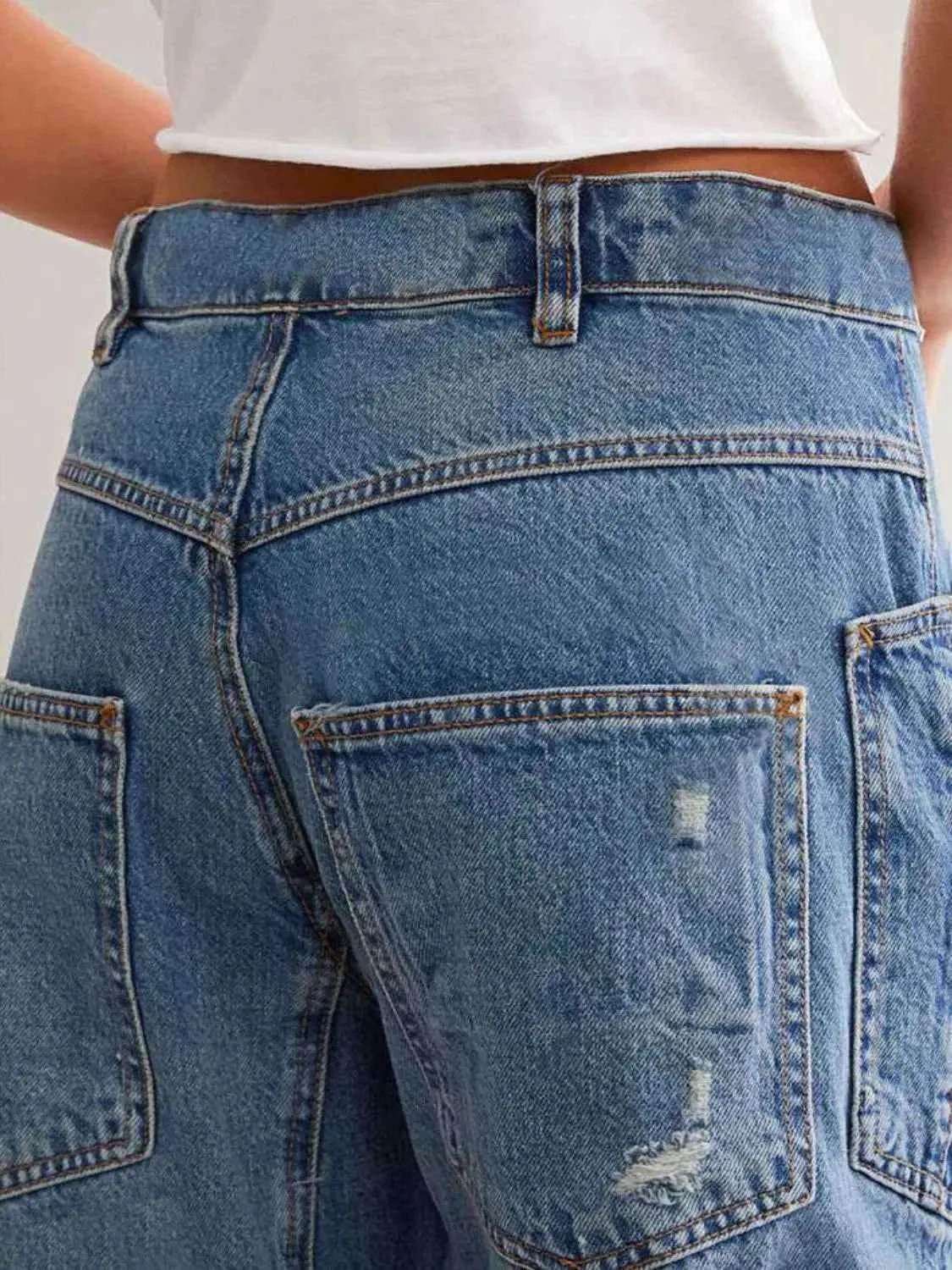 Distressed Jeans with Pockets for a Stylish Look