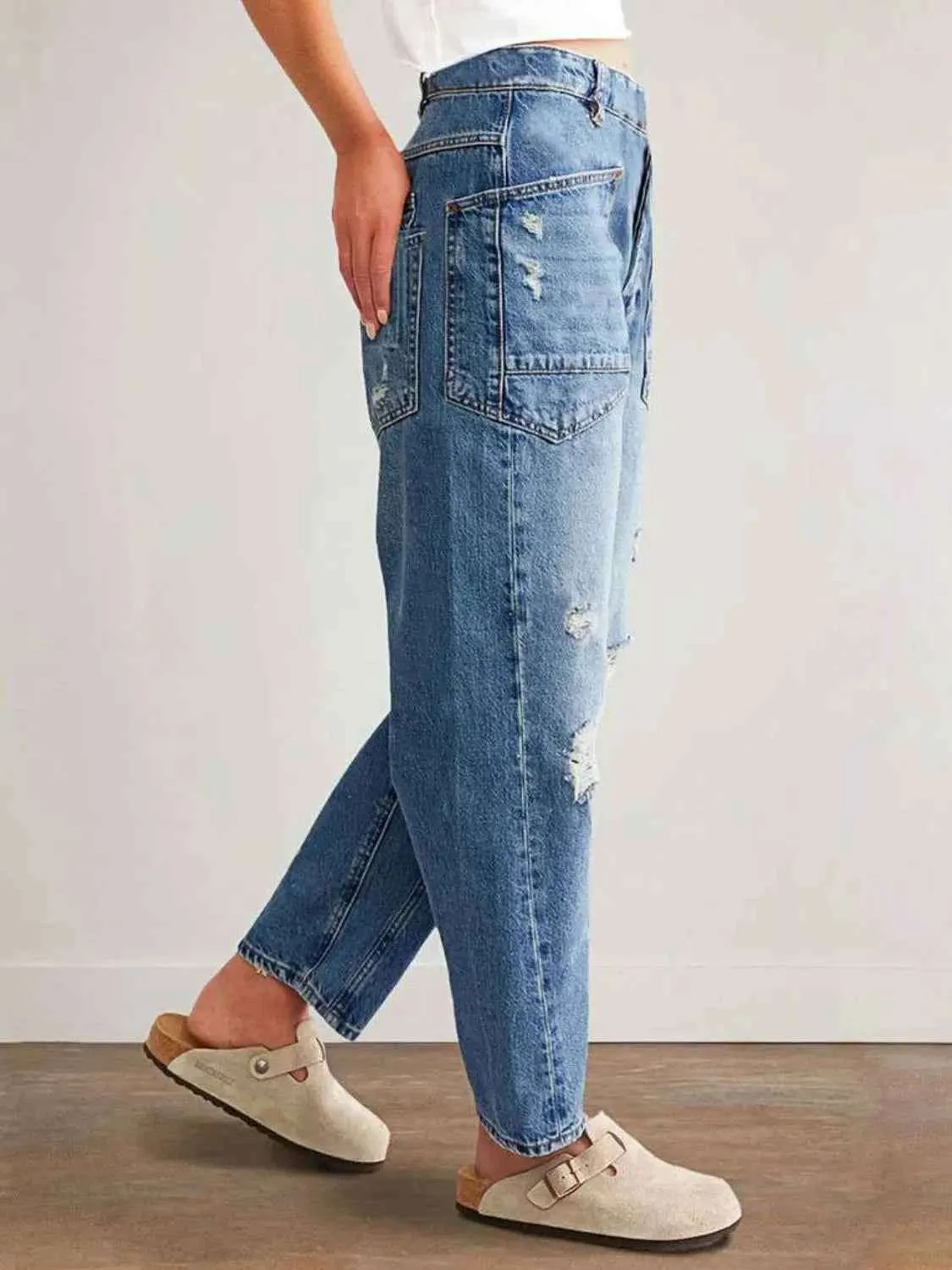 Distressed Jeans with Pockets for a Stylish Look