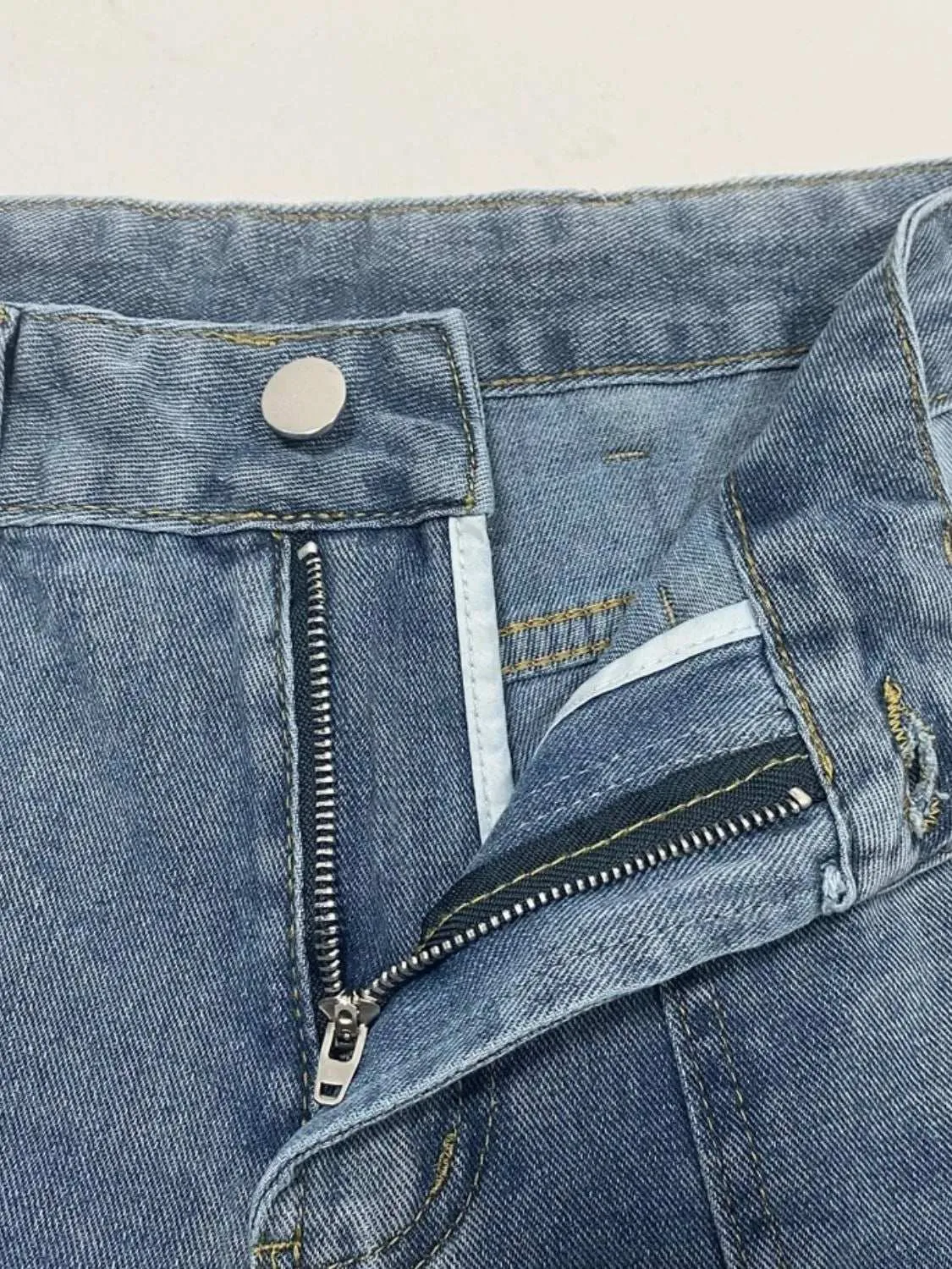 Distressed Jeans with Pockets for a Stylish Look