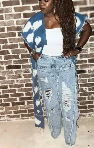 DISTRESSED JEANS