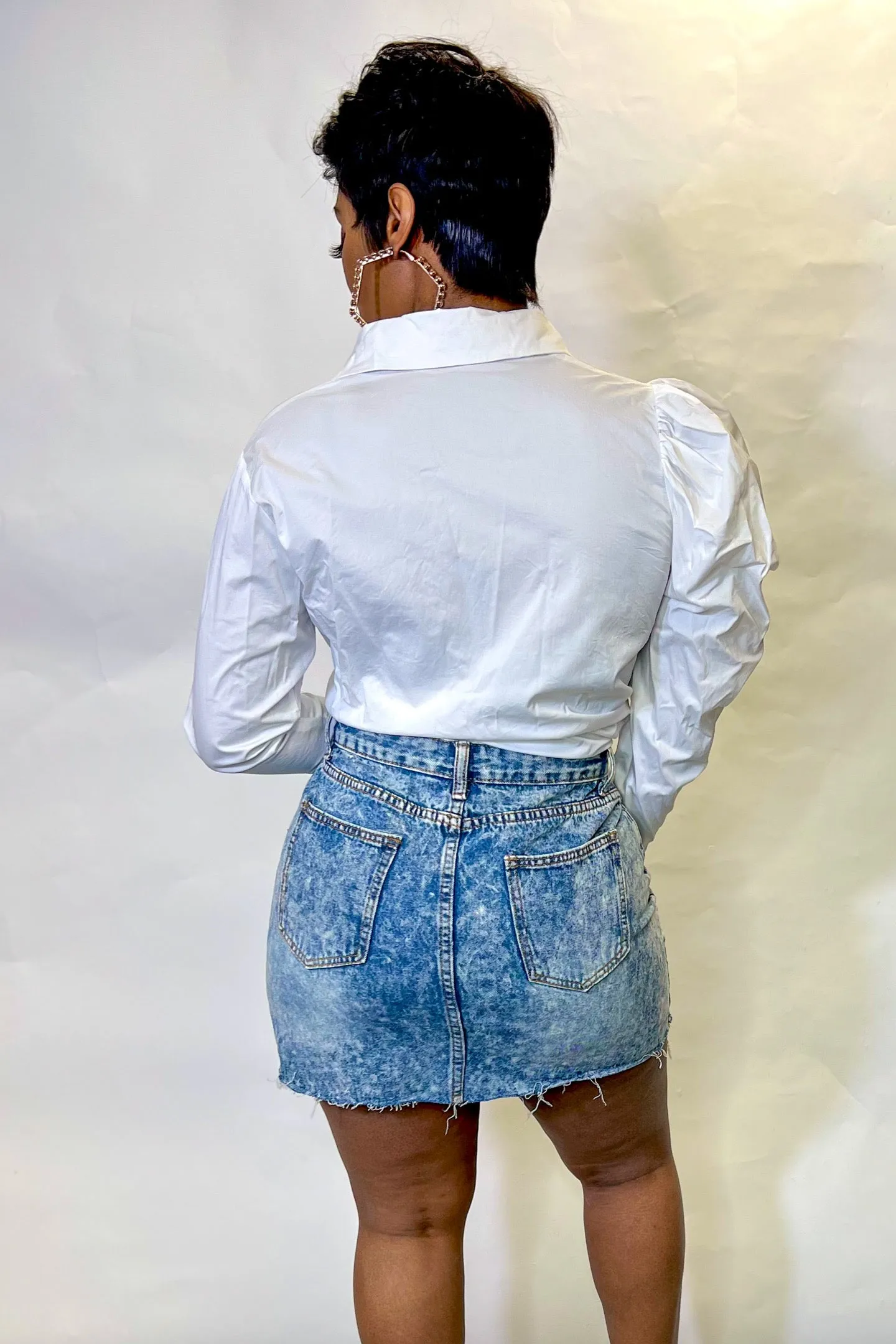 DISTRESSED MINI SKIRT