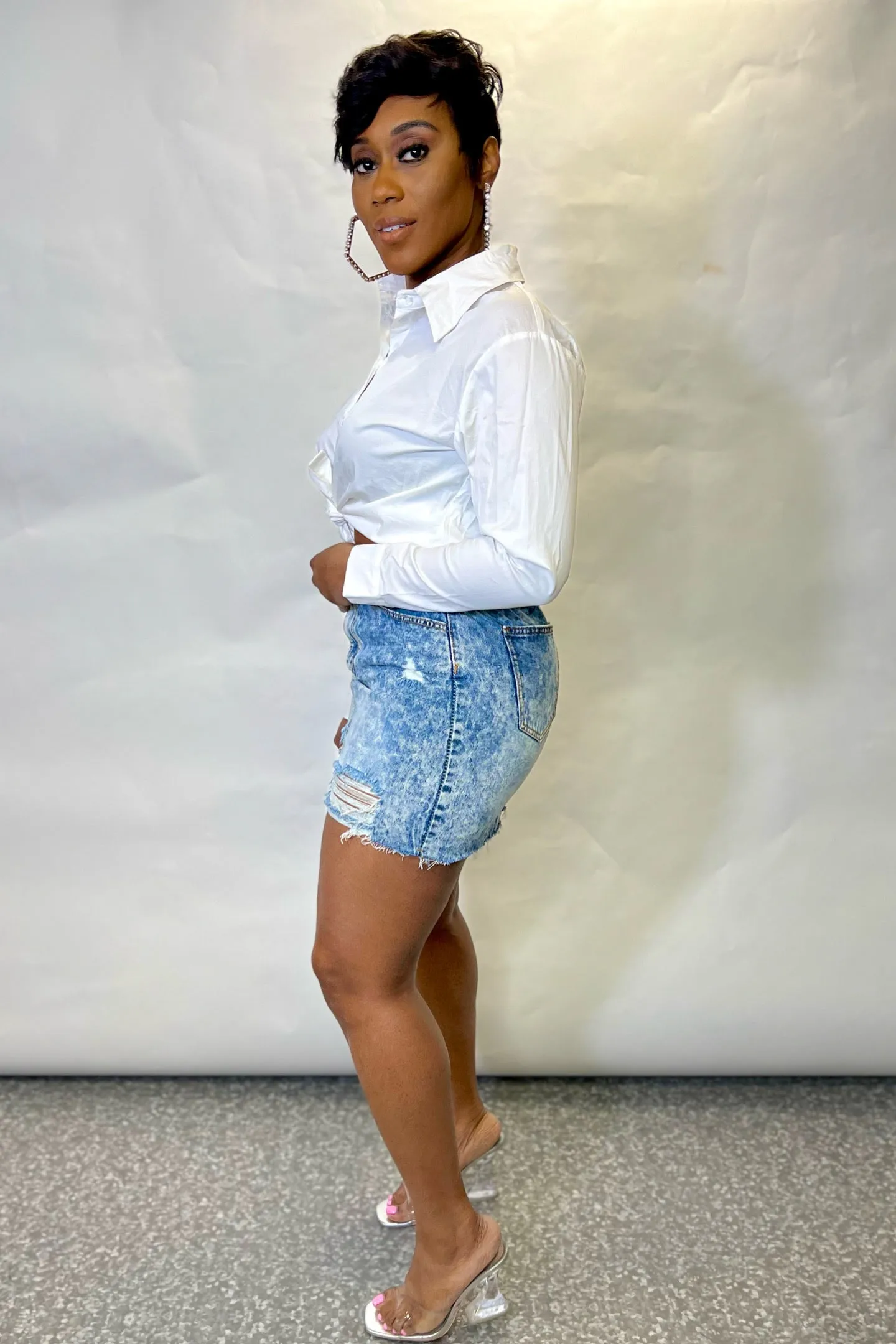DISTRESSED MINI SKIRT