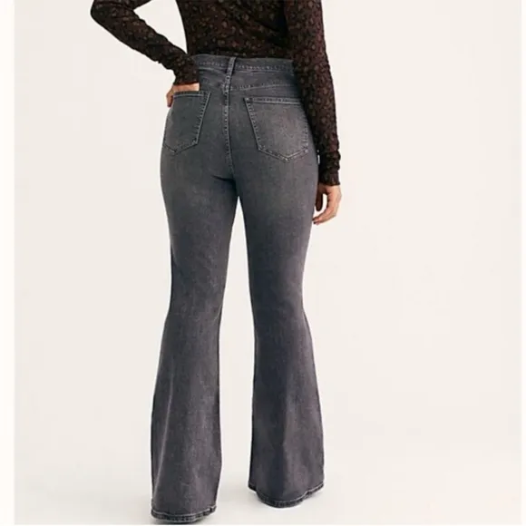 Free People We The Free CRVY Robin Ultra High Waist Flare Jeans in black size 33