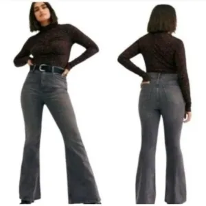 Free People We The Free CRVY Robin Ultra High Waist Flare Jeans in black size 33