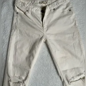 Free People White‎ Distressed Skinny Jeans