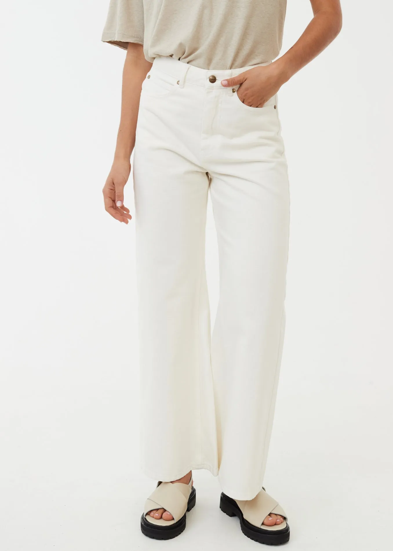 Gigi - Organic Denim Flared Jeans - Off White