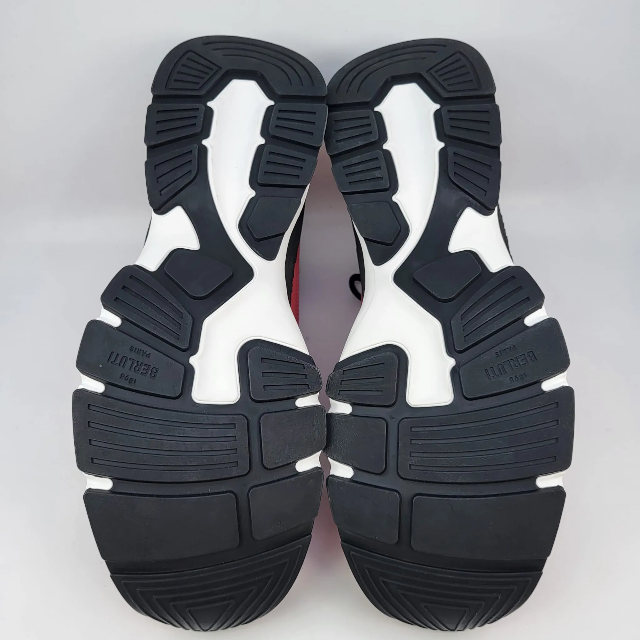 Gravity Sneaker