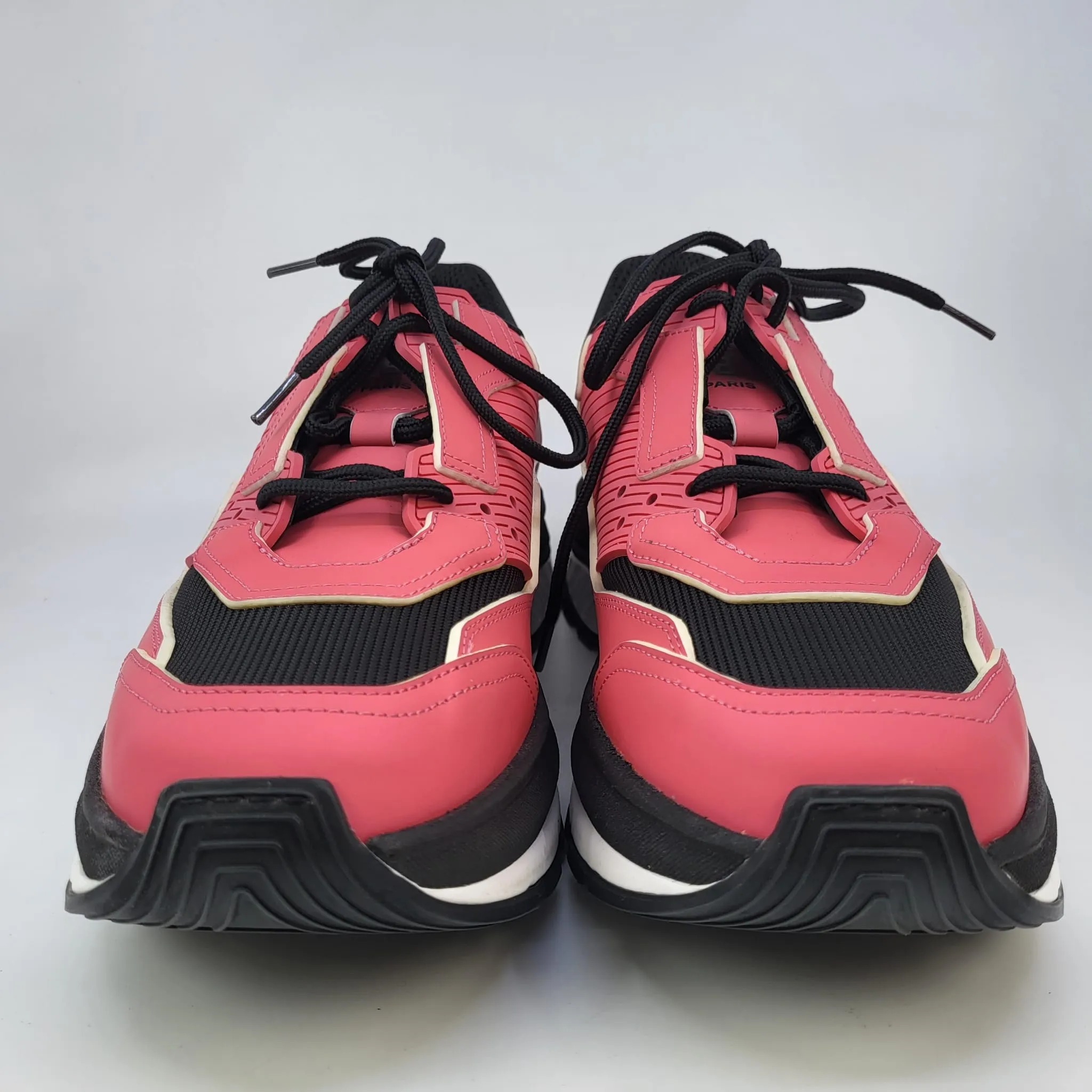 Gravity Sneaker