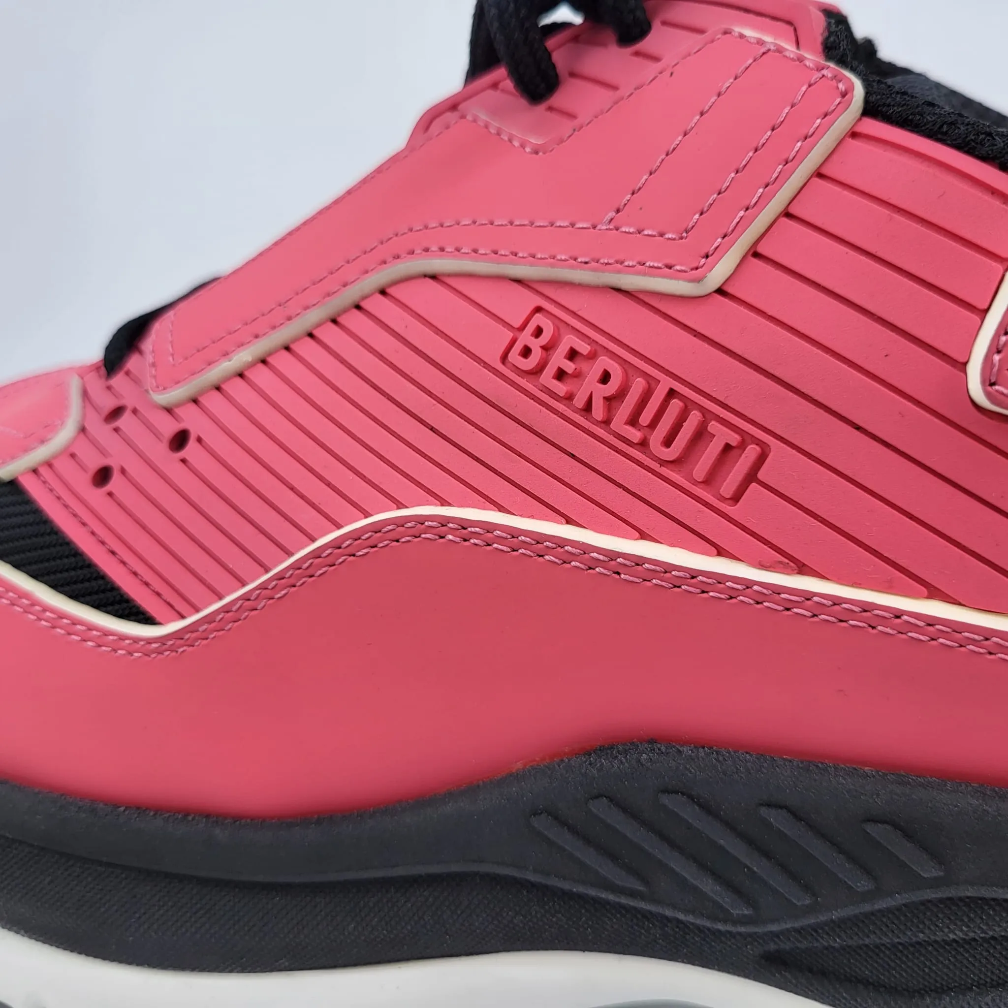 Gravity Sneaker