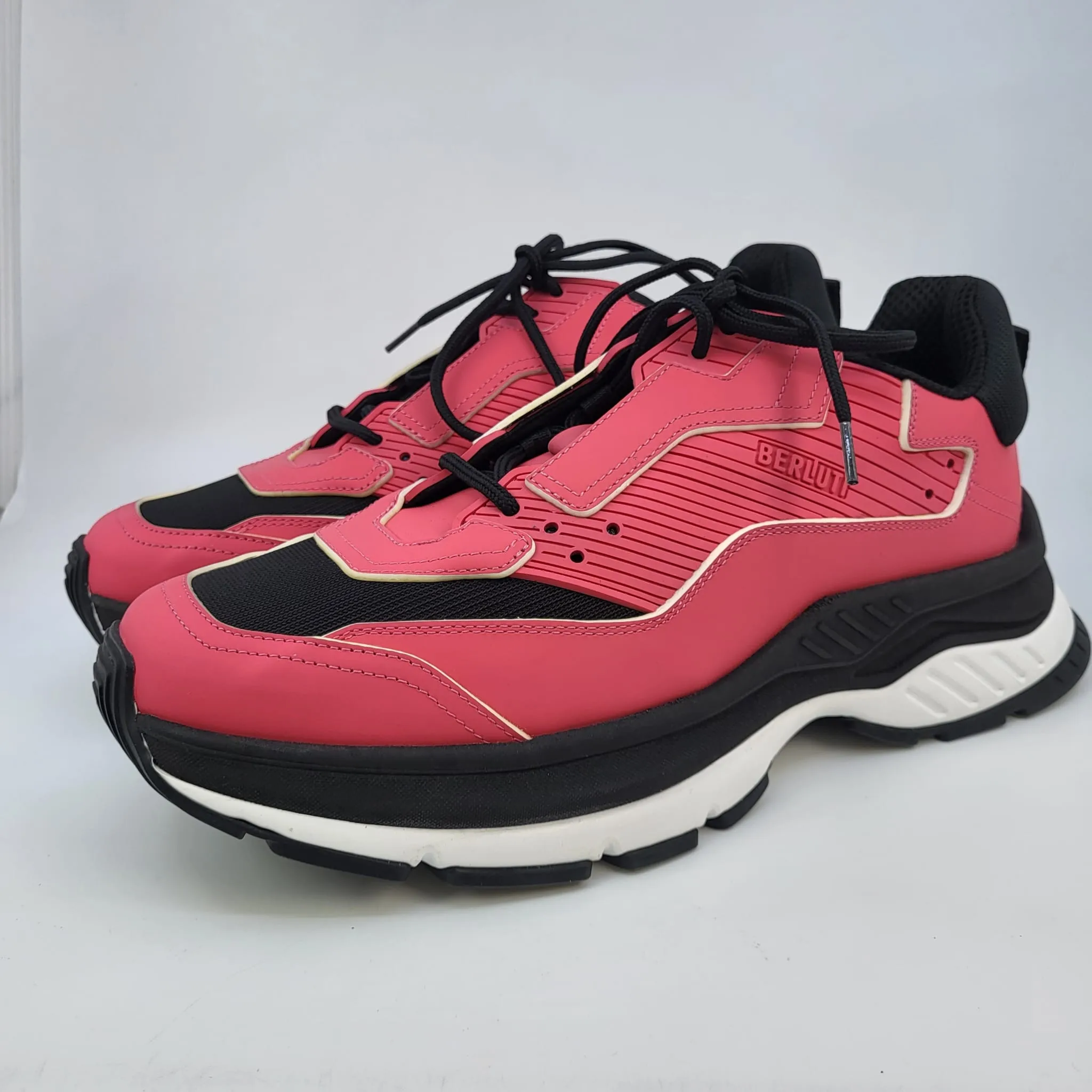 Gravity Sneaker