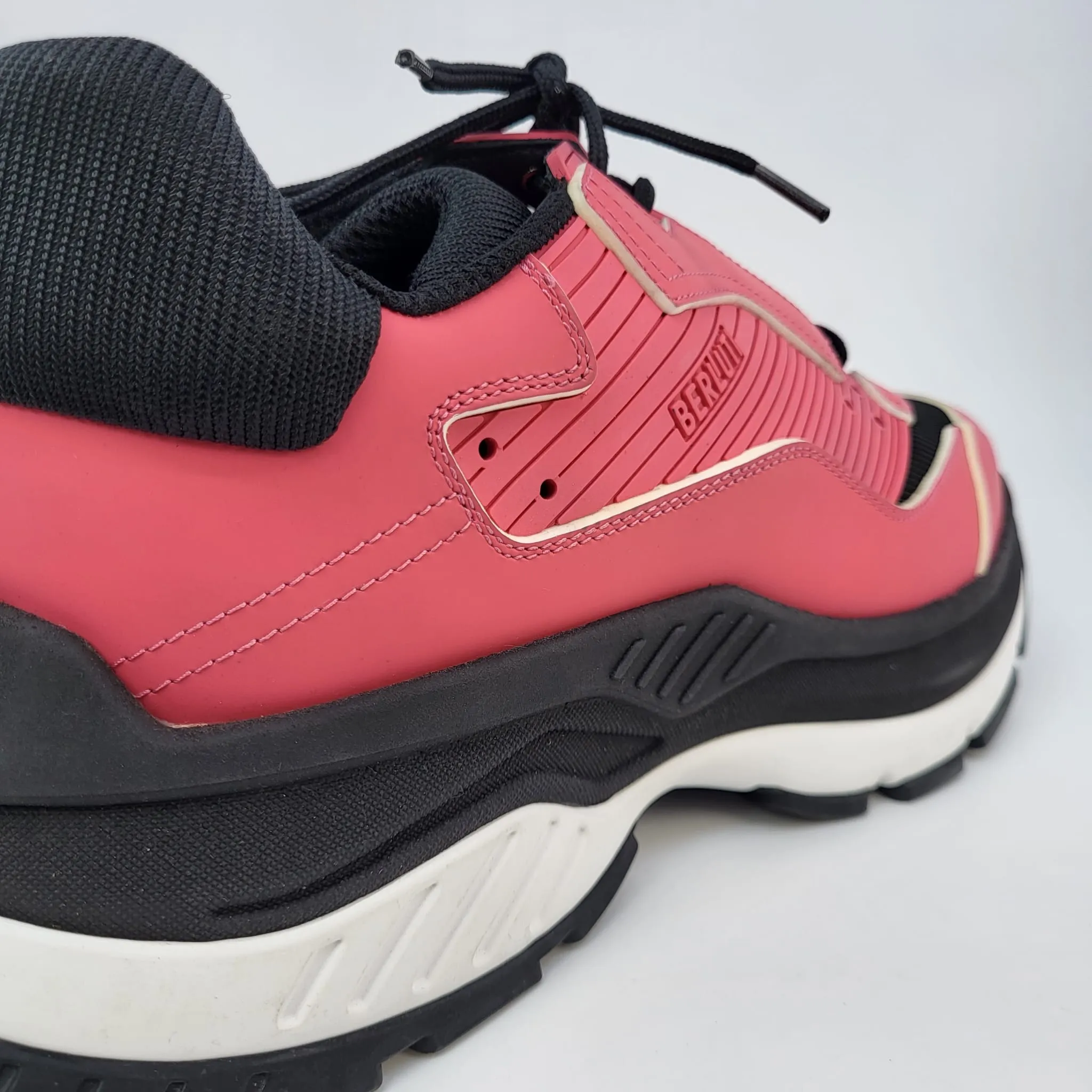 Gravity Sneaker