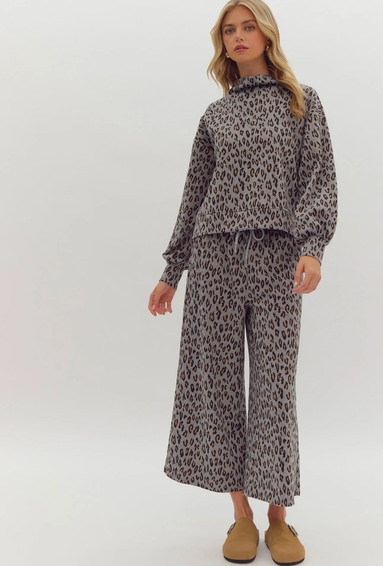 Gray Leopard Set