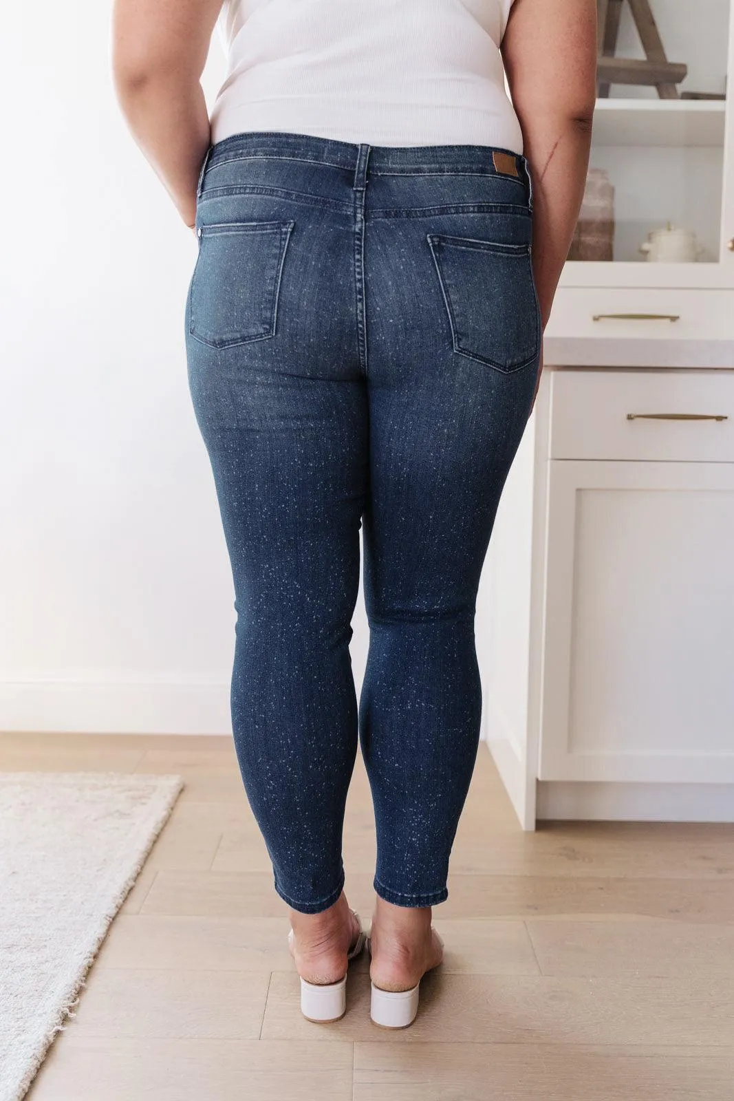 Hazel Blues® | Mid-Rise Relaxed Fit Mineral Wash Jeans