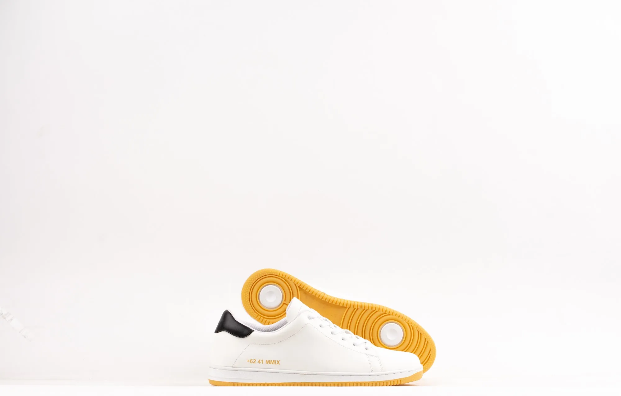 LAC-31 | WHITE / BLACK | MEN