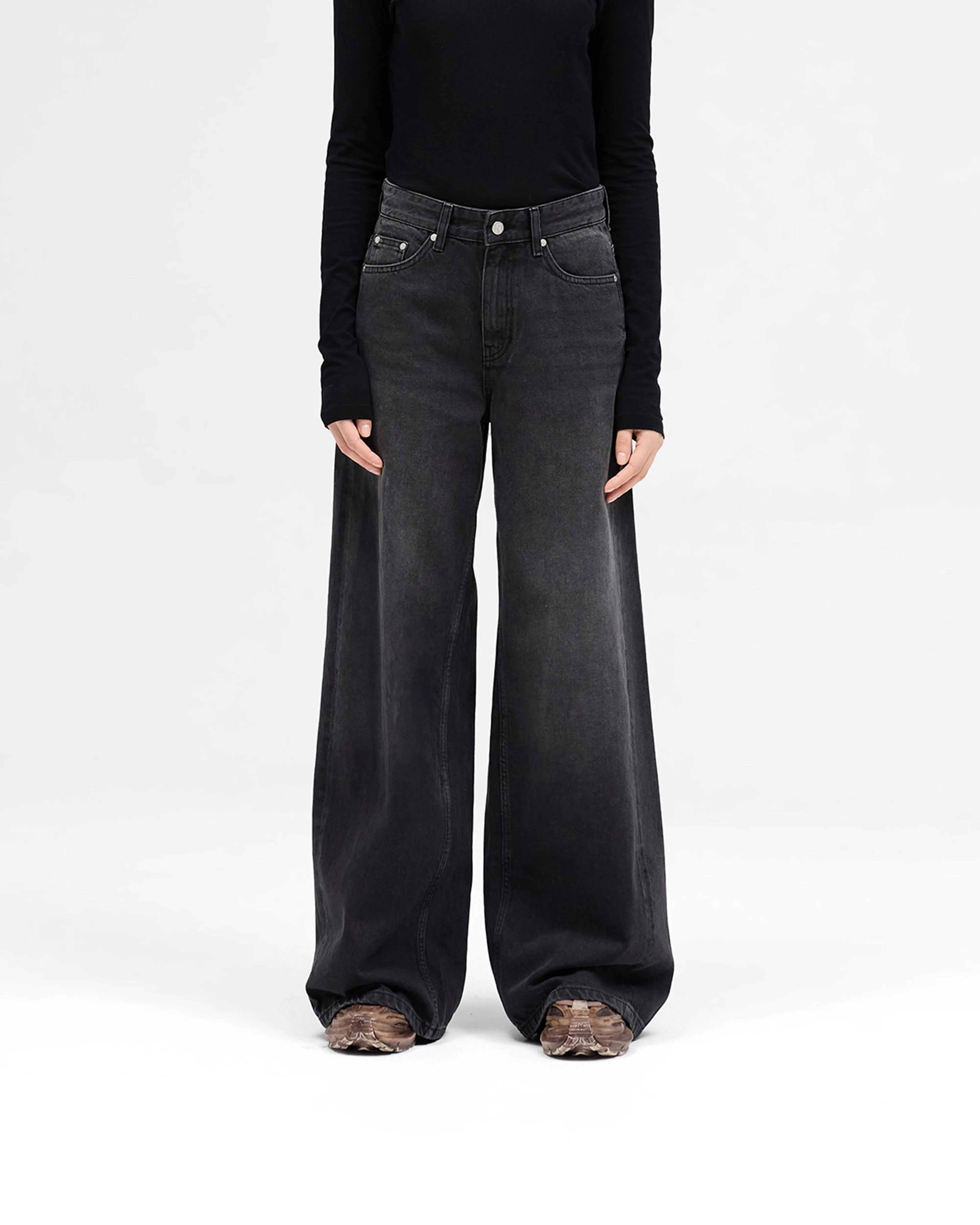 Mid Rise Wide Leg Jean - Washed Black