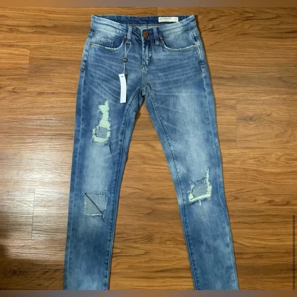 *NWT* Blank NYC Skinny Classique Mid-Rise Denim Distressed Jeans Size 24