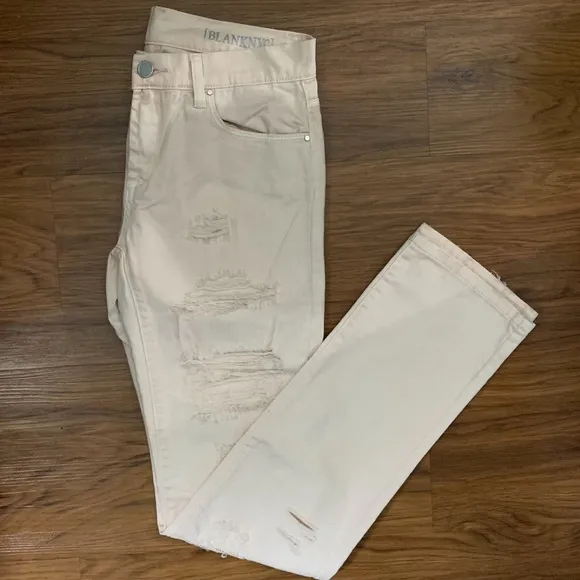 *NWT* Blank NYC Women’s Distressed Baby Pink Blush Boyfriend Jeans Size 25
