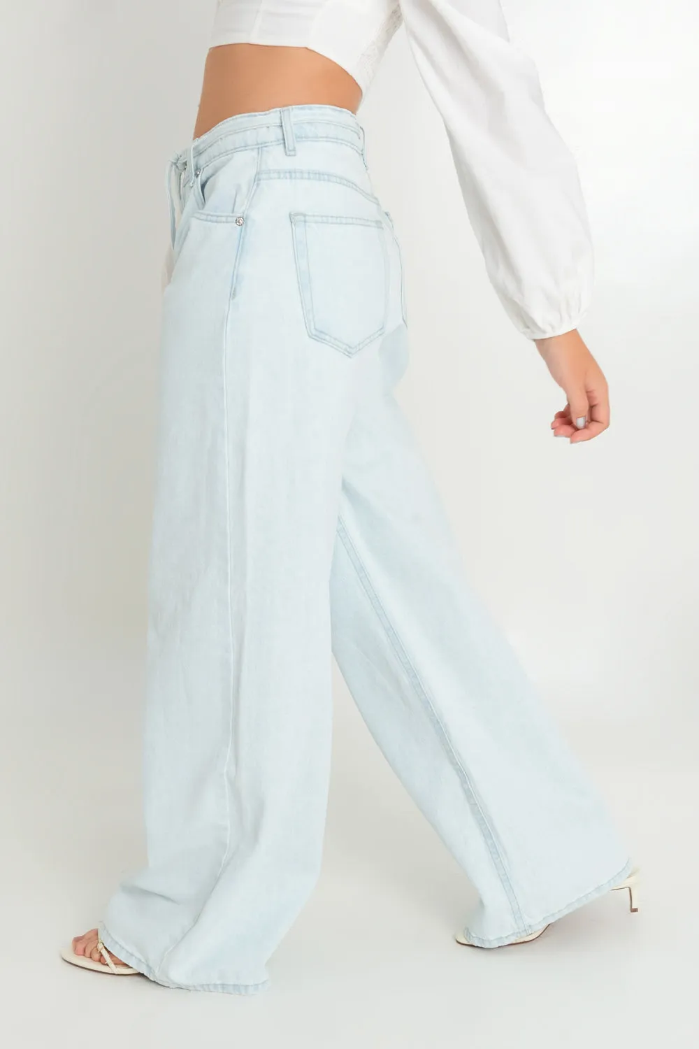Pantalón de denim fit wide leg con cinturón