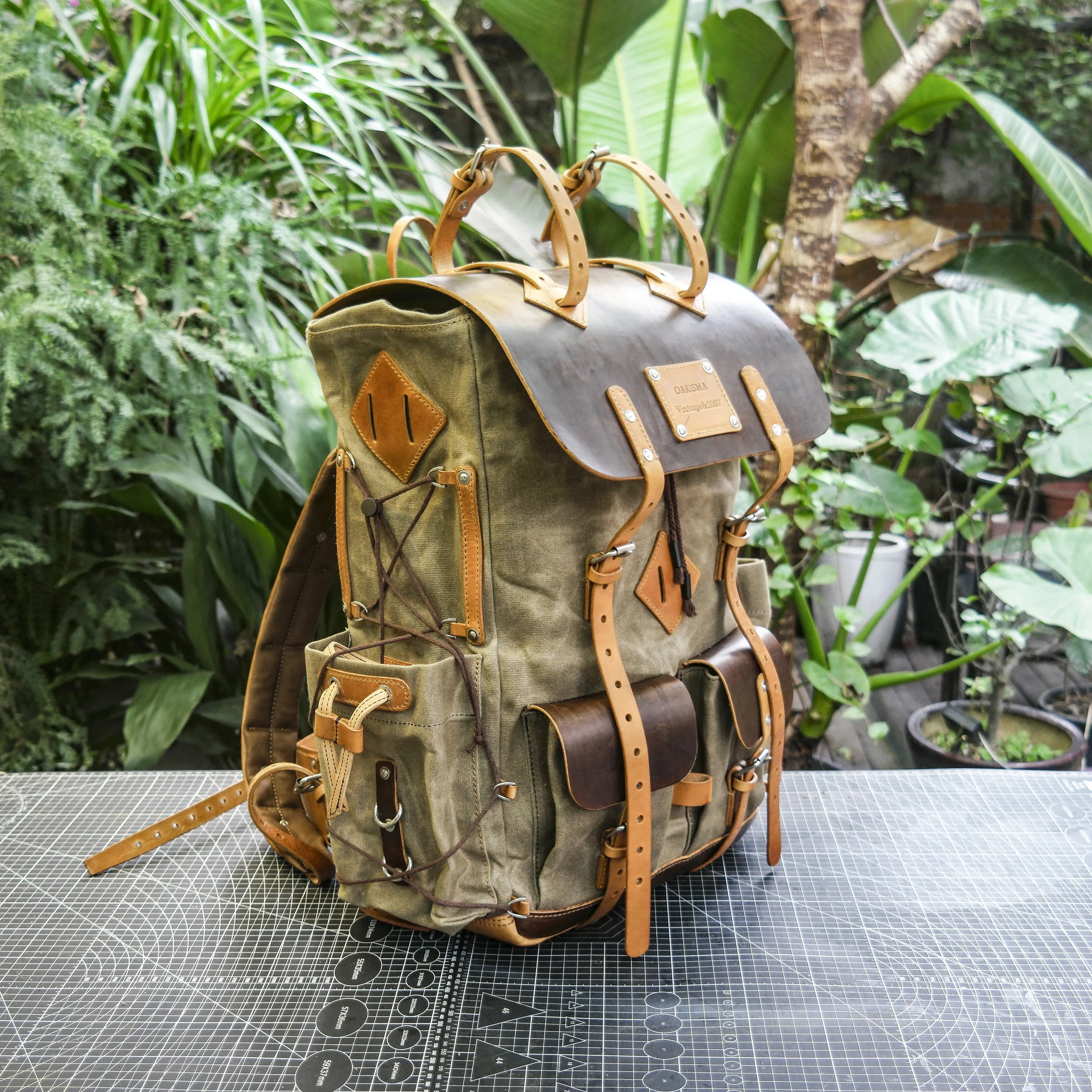 【Physical Patterns】Waxed canvas and leather backpack 35 liter handmade leather waxed backpack, suitable for travel, camping, hunting, hiking
