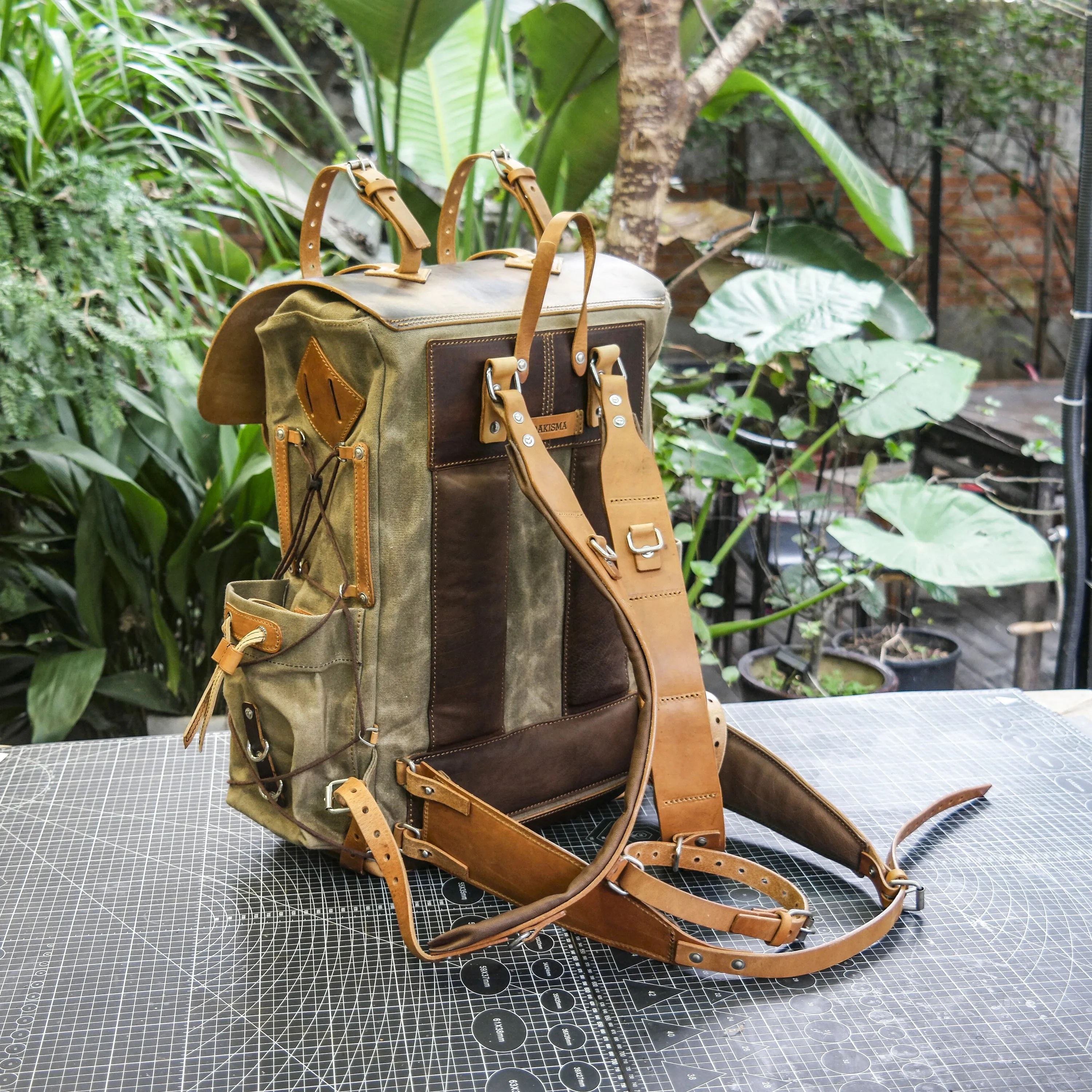 【Physical Patterns】Waxed canvas and leather backpack 35 liter handmade leather waxed backpack, suitable for travel, camping, hunting, hiking