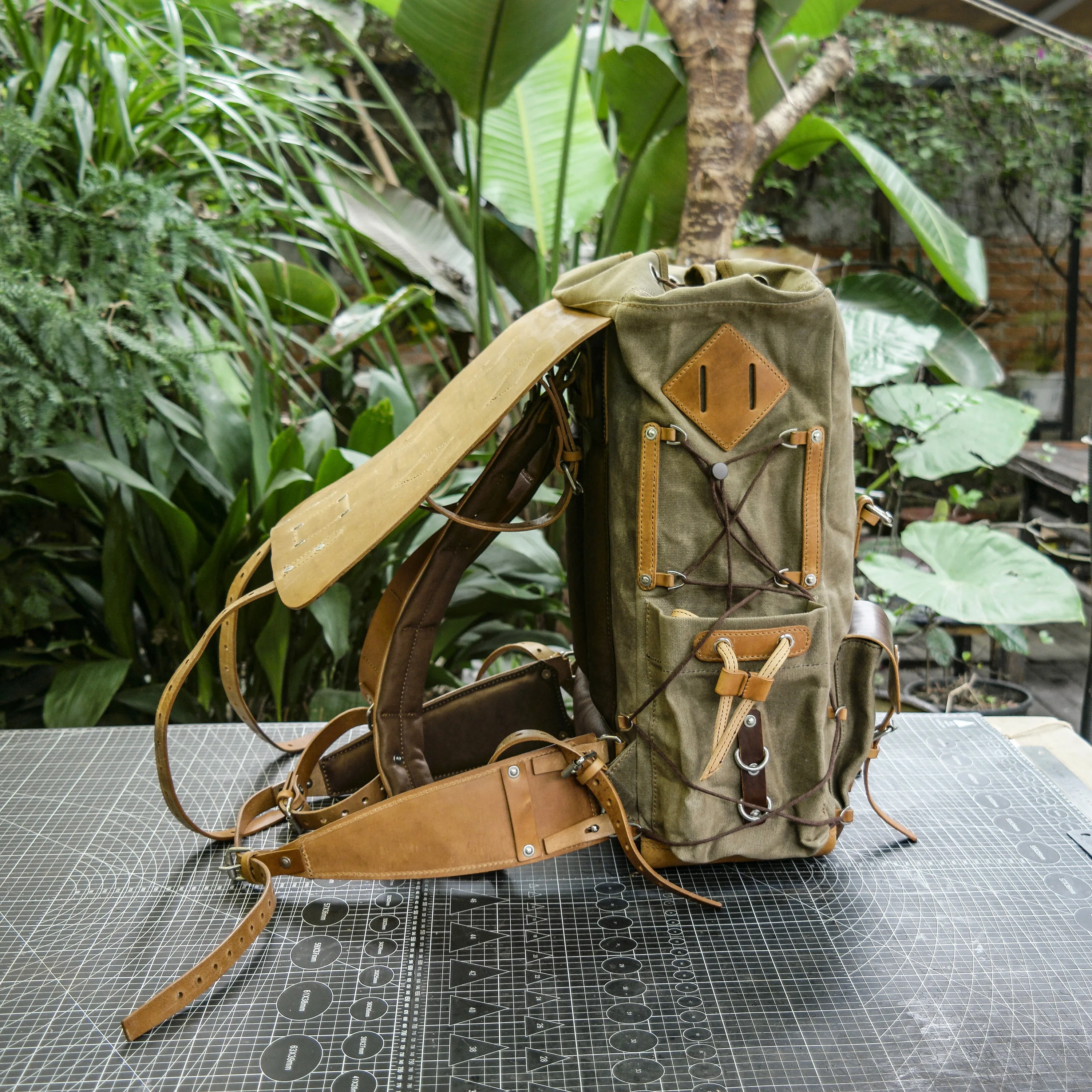 【Physical Patterns】Waxed canvas and leather backpack 35 liter handmade leather waxed backpack, suitable for travel, camping, hunting, hiking