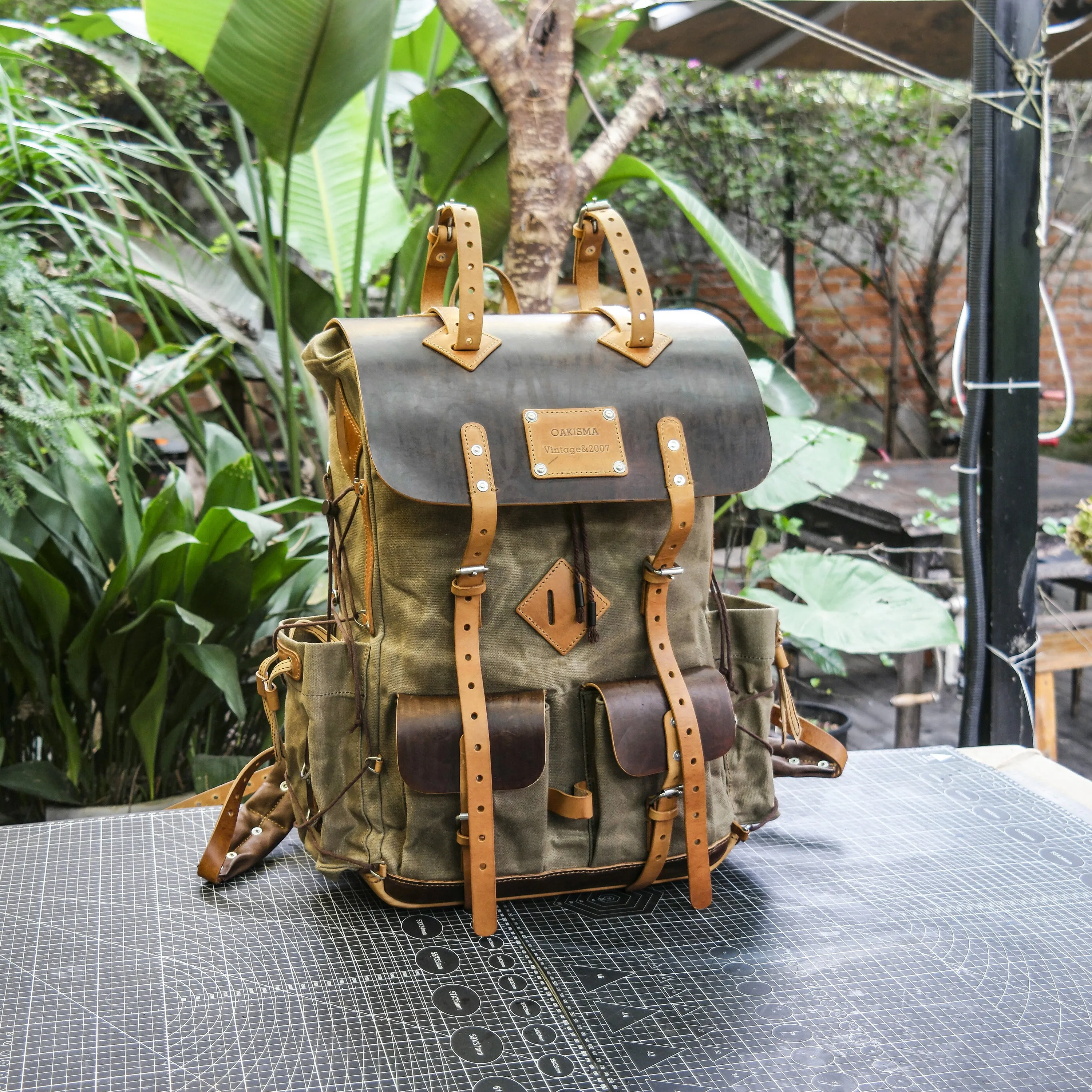 【Physical Patterns】Waxed canvas and leather backpack 35 liter handmade leather waxed backpack, suitable for travel, camping, hunting, hiking
