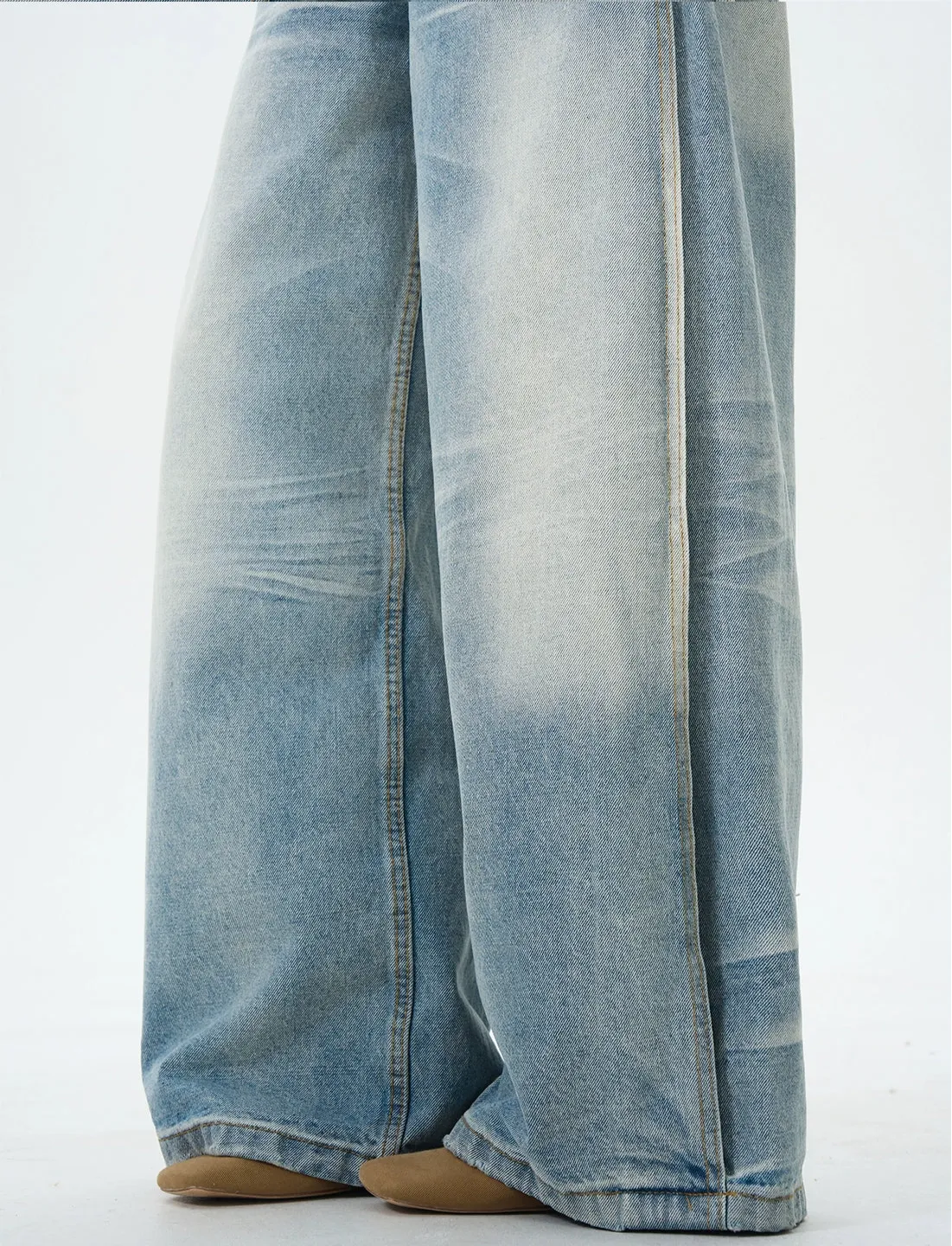 Pleated Wide-Leg Jeans