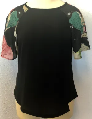 PLUS FLORAL SLEEVE TOP