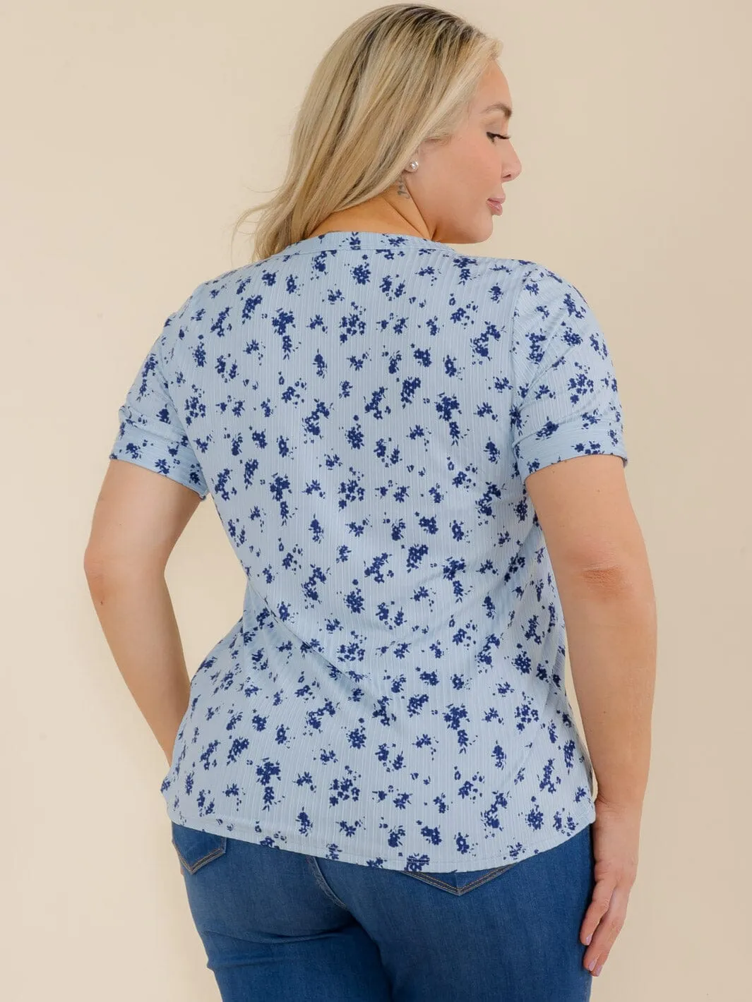 PLUS SIZE SHORT SLEEVE FLORAL TOP