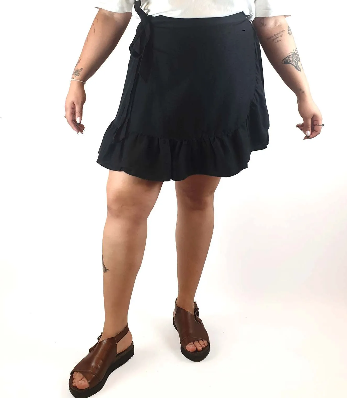 Princess Highway black linen mix wrap style skirt with cute and subtle ruffle size 16
