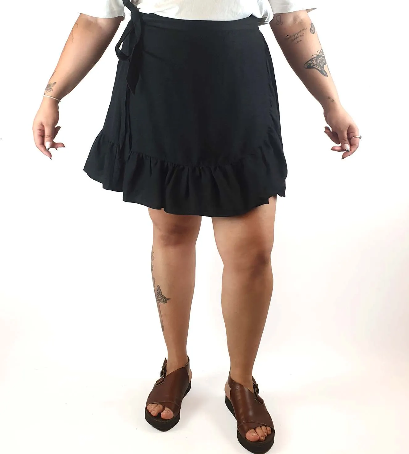 Princess Highway black linen mix wrap style skirt with cute and subtle ruffle size 16