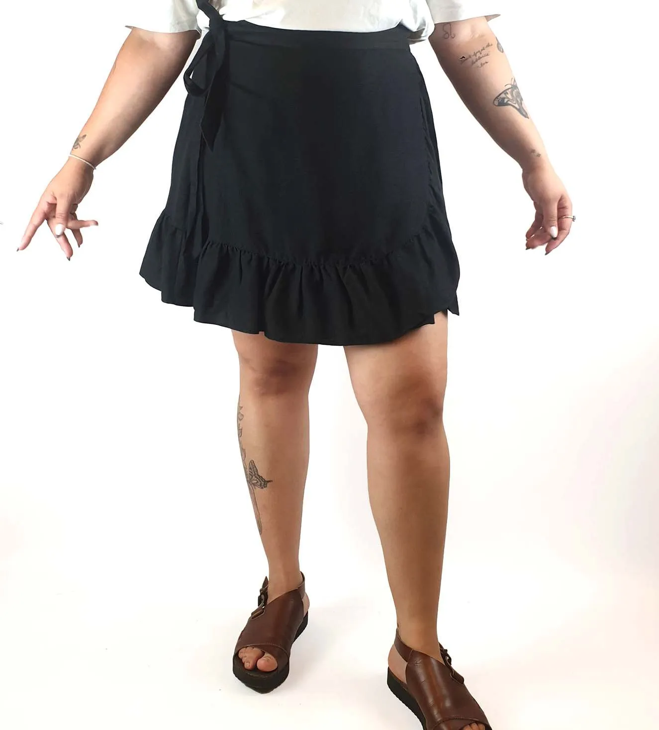 Princess Highway black linen mix wrap style skirt with cute and subtle ruffle size 16