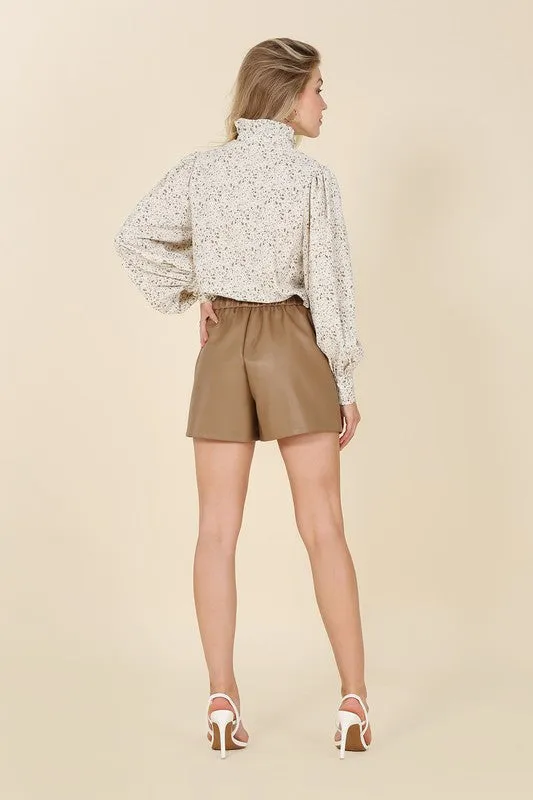 Stand Floral Frill