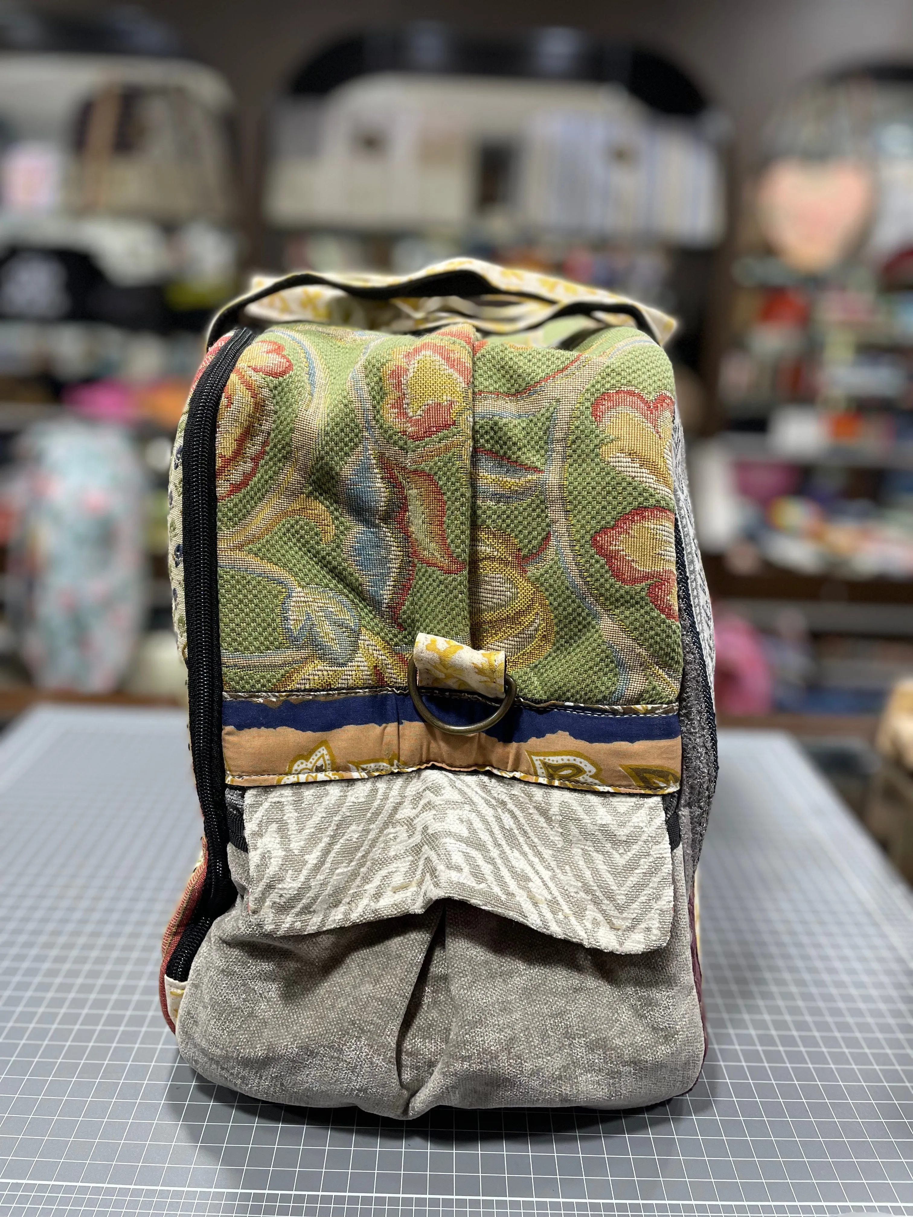 The Floral Wall 💐 Medium BeeKeeper Weekender Da Vinci Collection