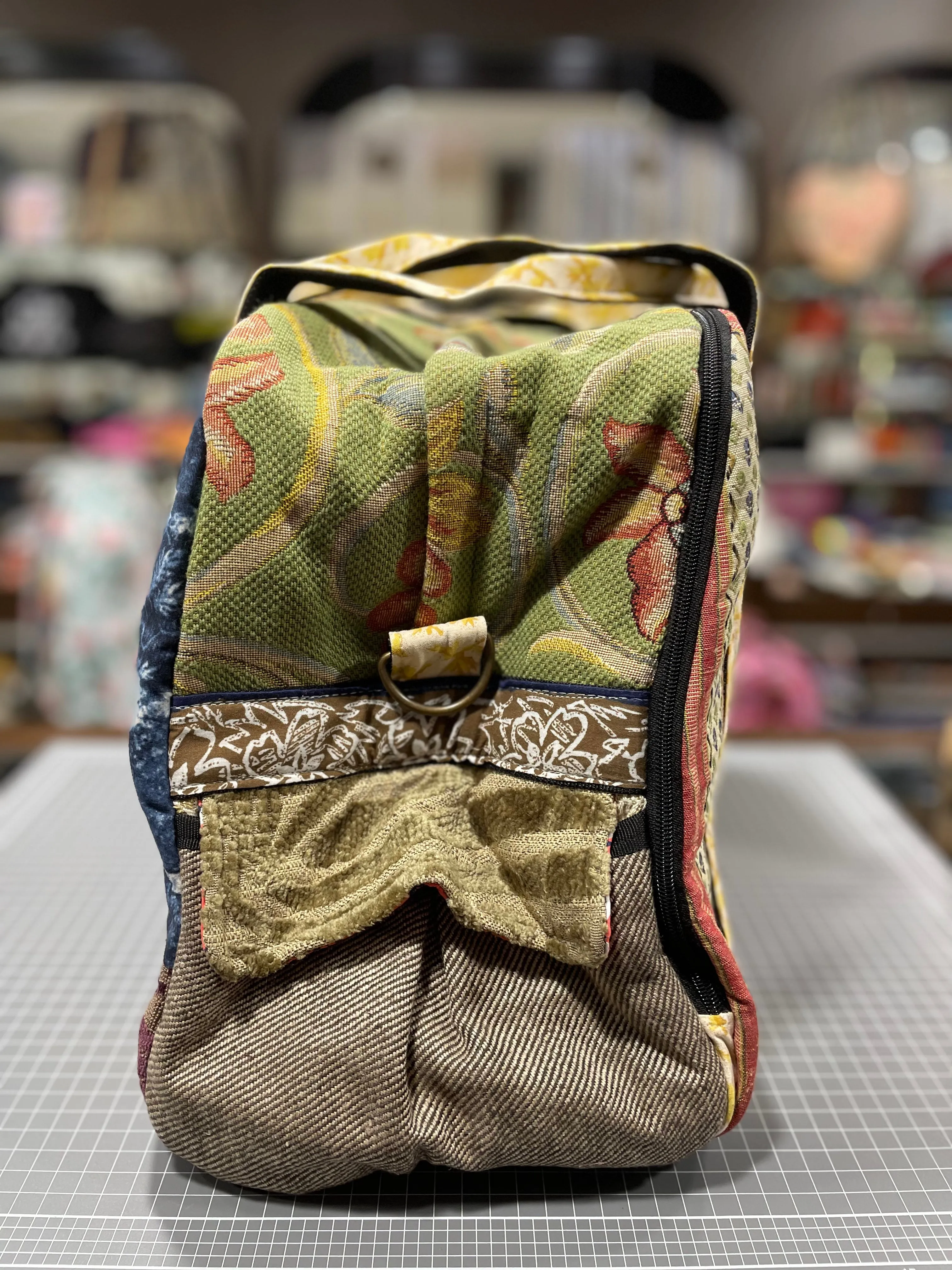 The Floral Wall 💐 Medium BeeKeeper Weekender Da Vinci Collection