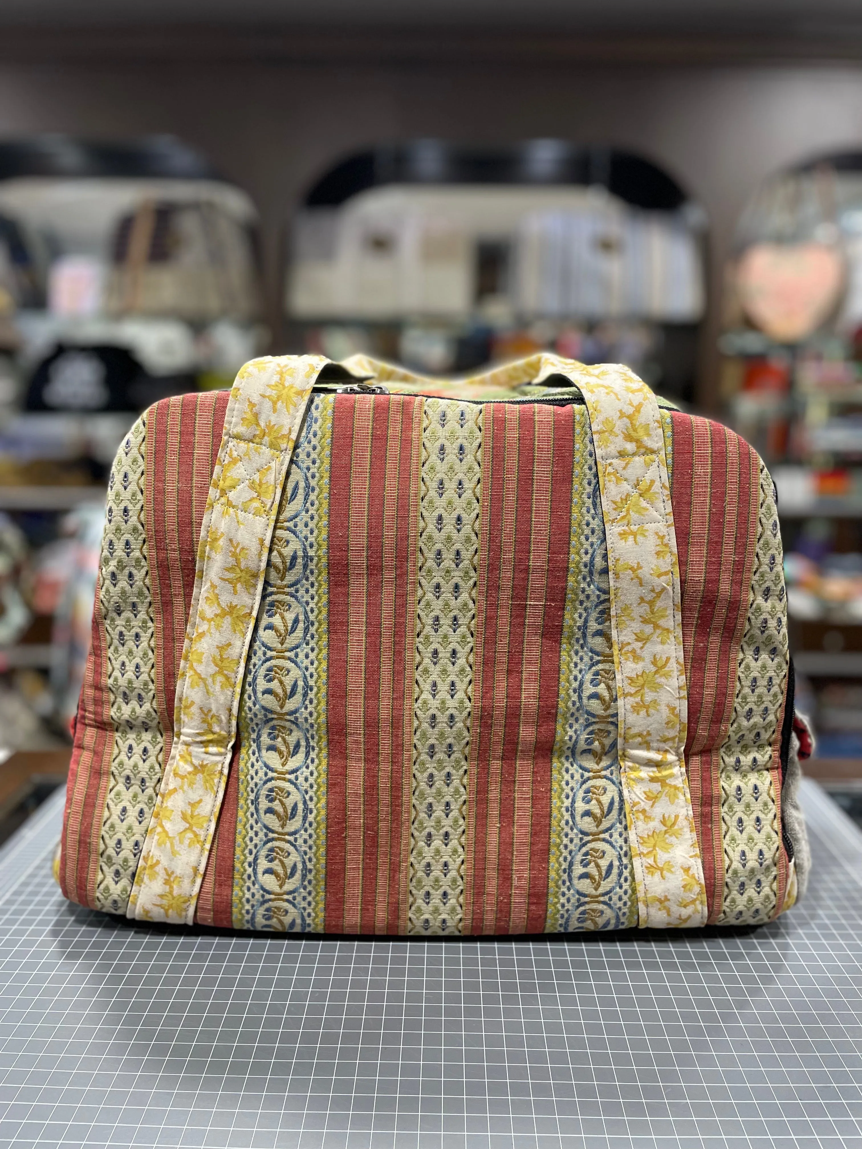 The Floral Wall 💐 Medium BeeKeeper Weekender Da Vinci Collection
