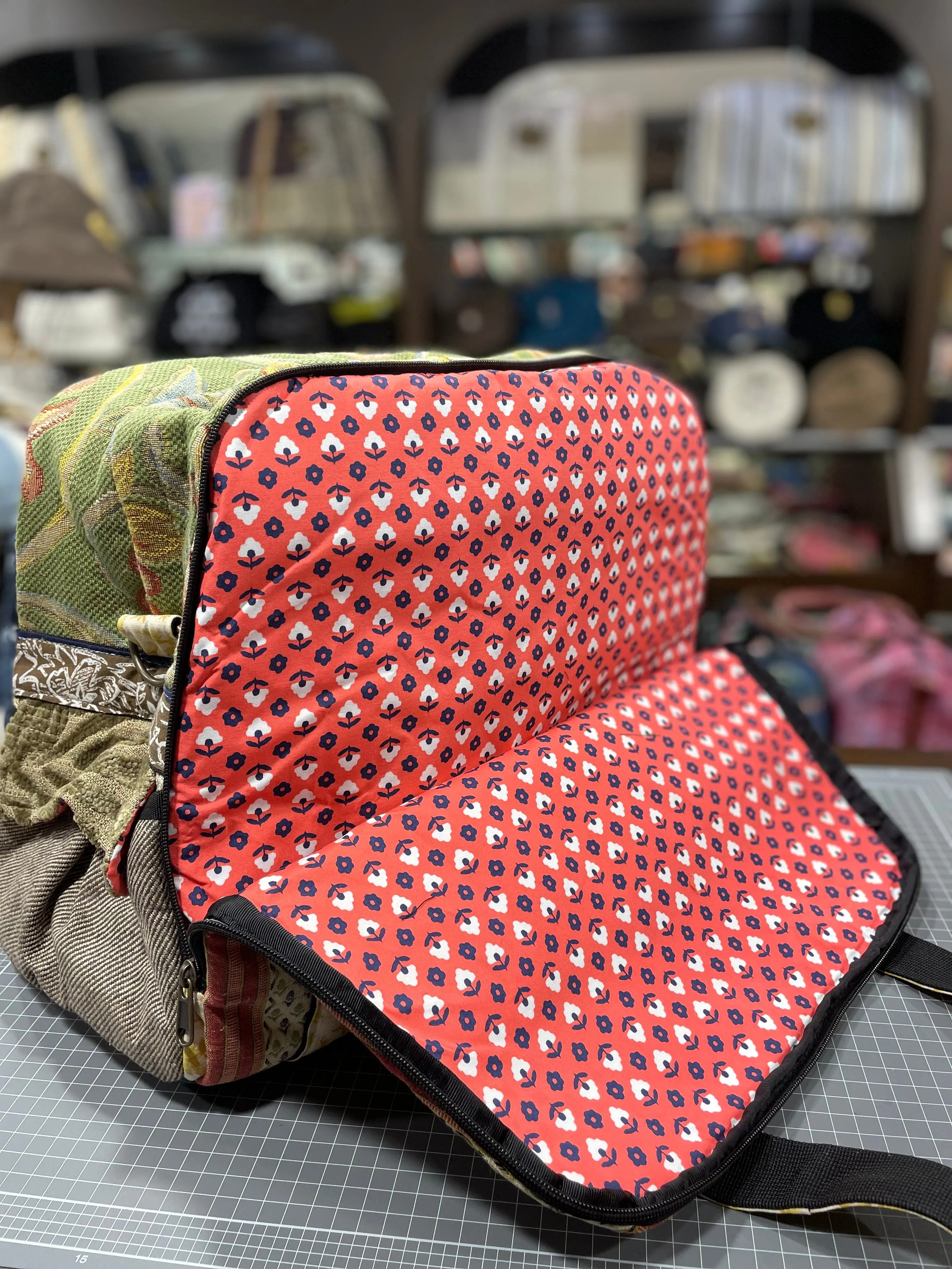 The Floral Wall 💐 Medium BeeKeeper Weekender Da Vinci Collection