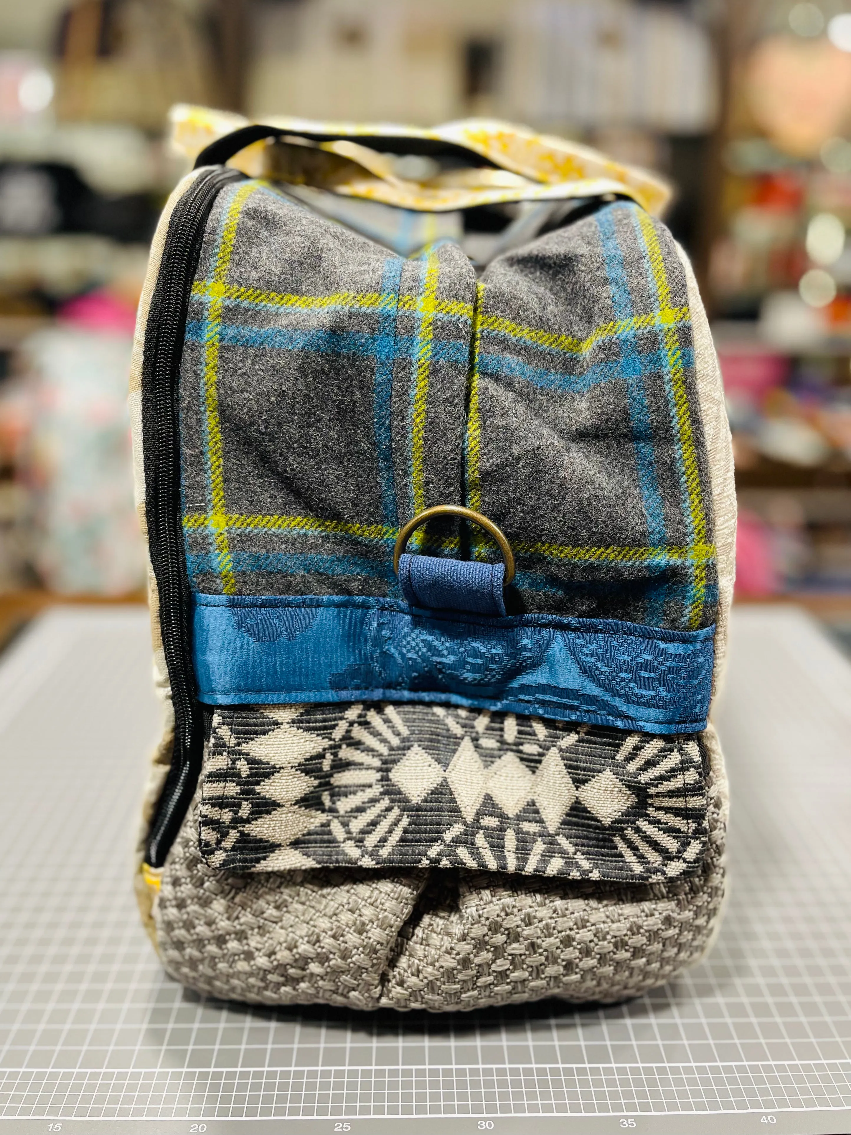 The Purple Heart 💜  Medium BeeKeeper Weekender Da Vinci Collection