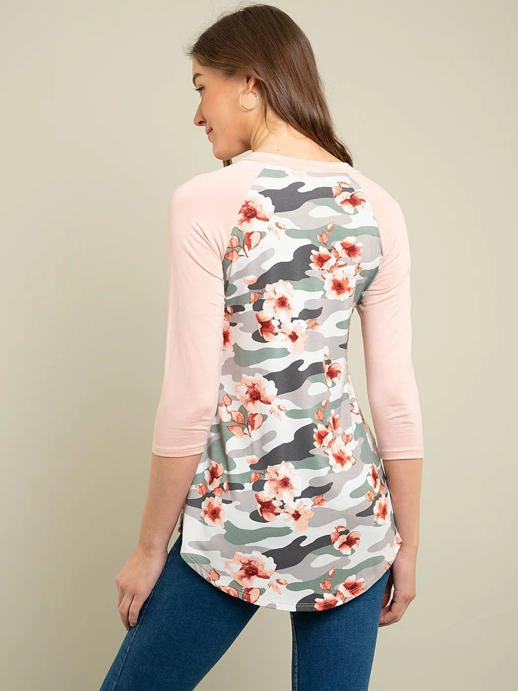 WOMEN'S CAMO & FLORAL KNIT TOP