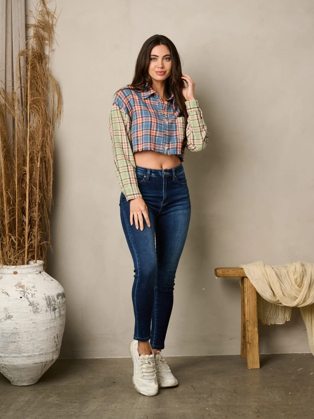 WOMEN'S LONG SLEEVE BUTTON UP PLAID CROP TOP